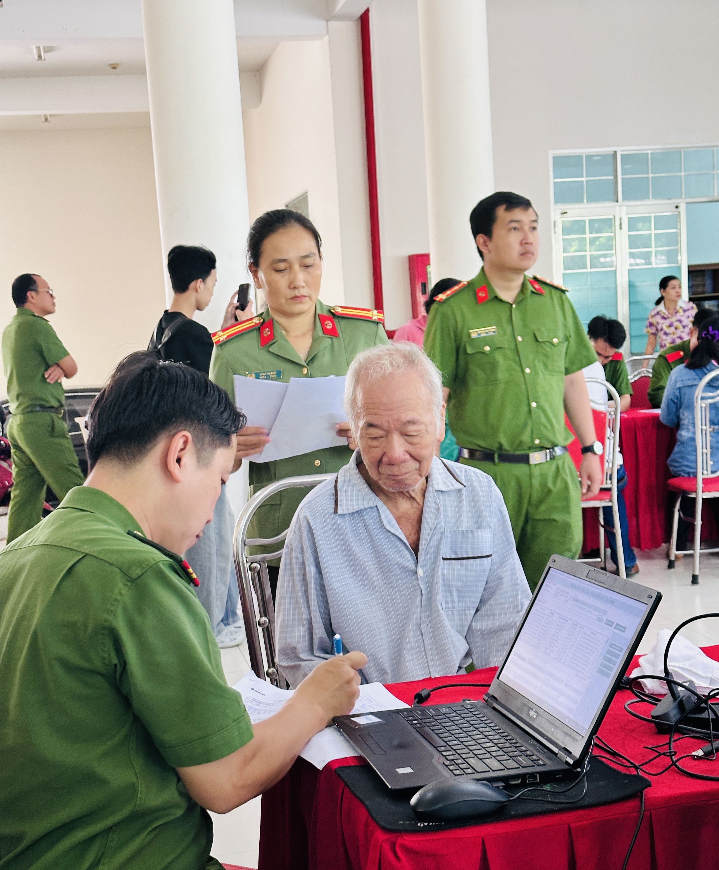 Lực lượng Công an các xã, phường trên địa bàn tỉnh hưởng ứng cao điểm với tinh thần cao nhất (2)