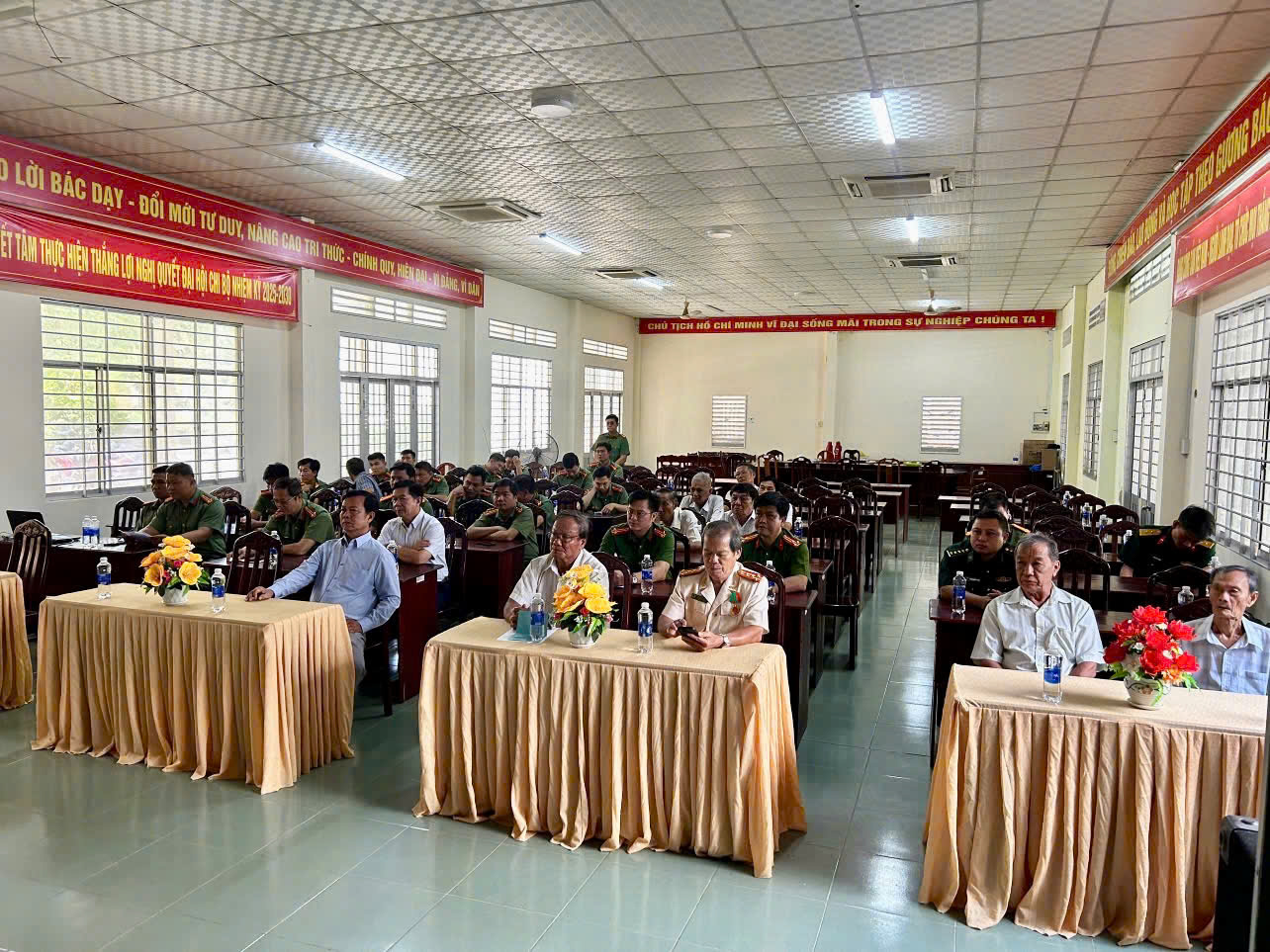 Quang cảnh buổi họp mặt