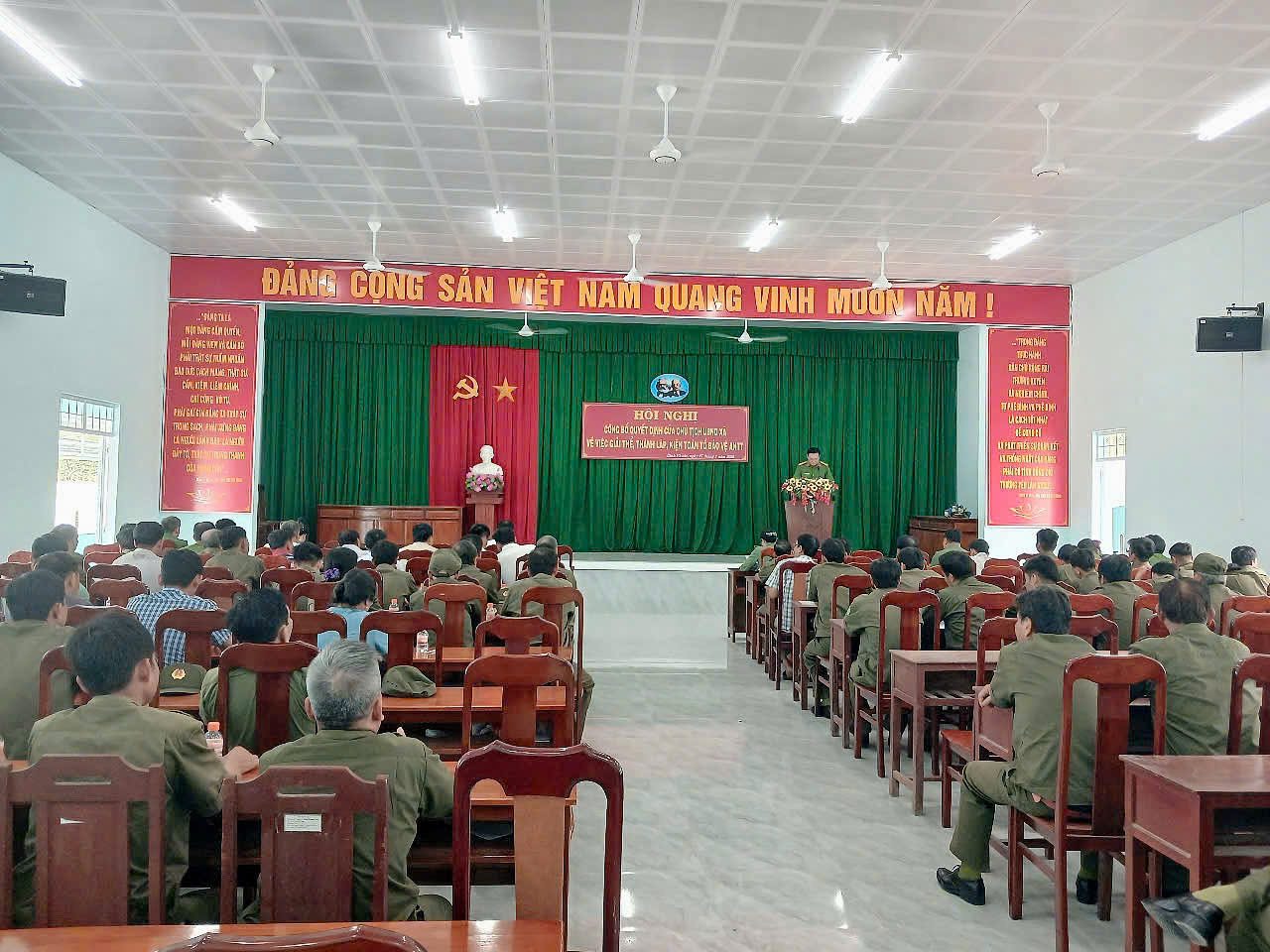 Quang cảnh hội nghị