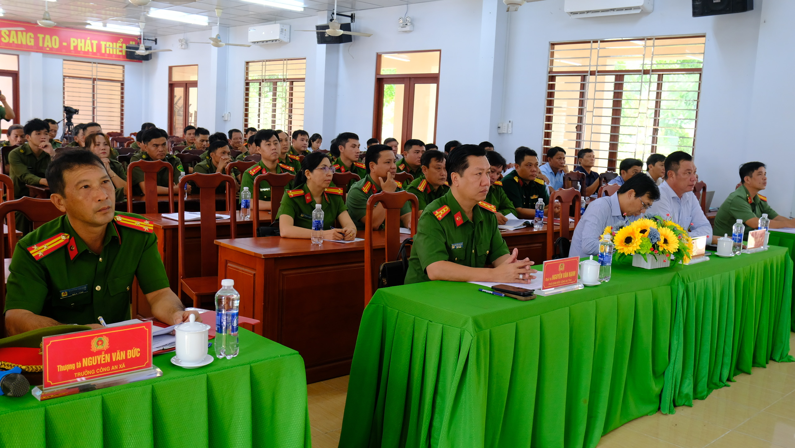 Quang cảnh hội nghị