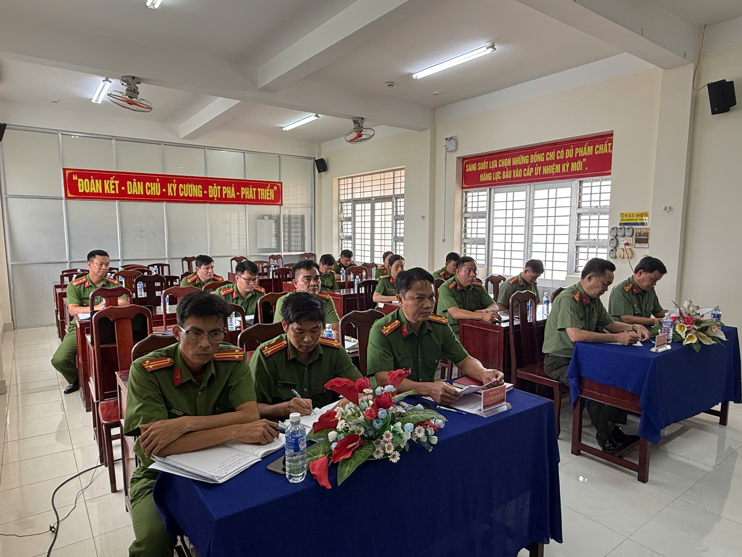 quang cảnh hội nghị