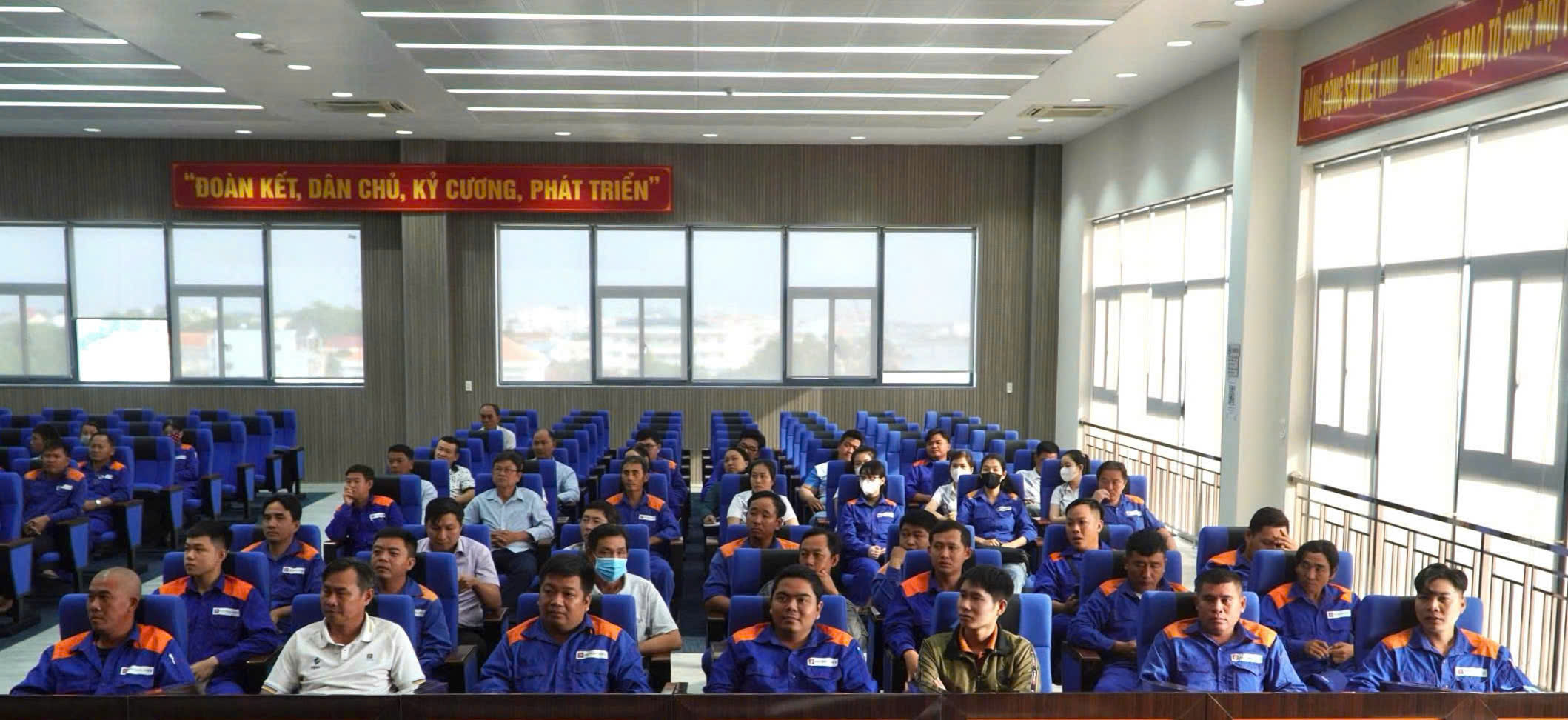 Quang cảnh lớp huấn luyện
