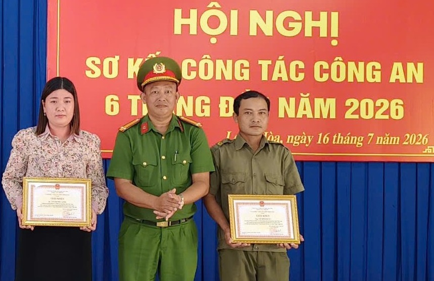 TRAO KHEN