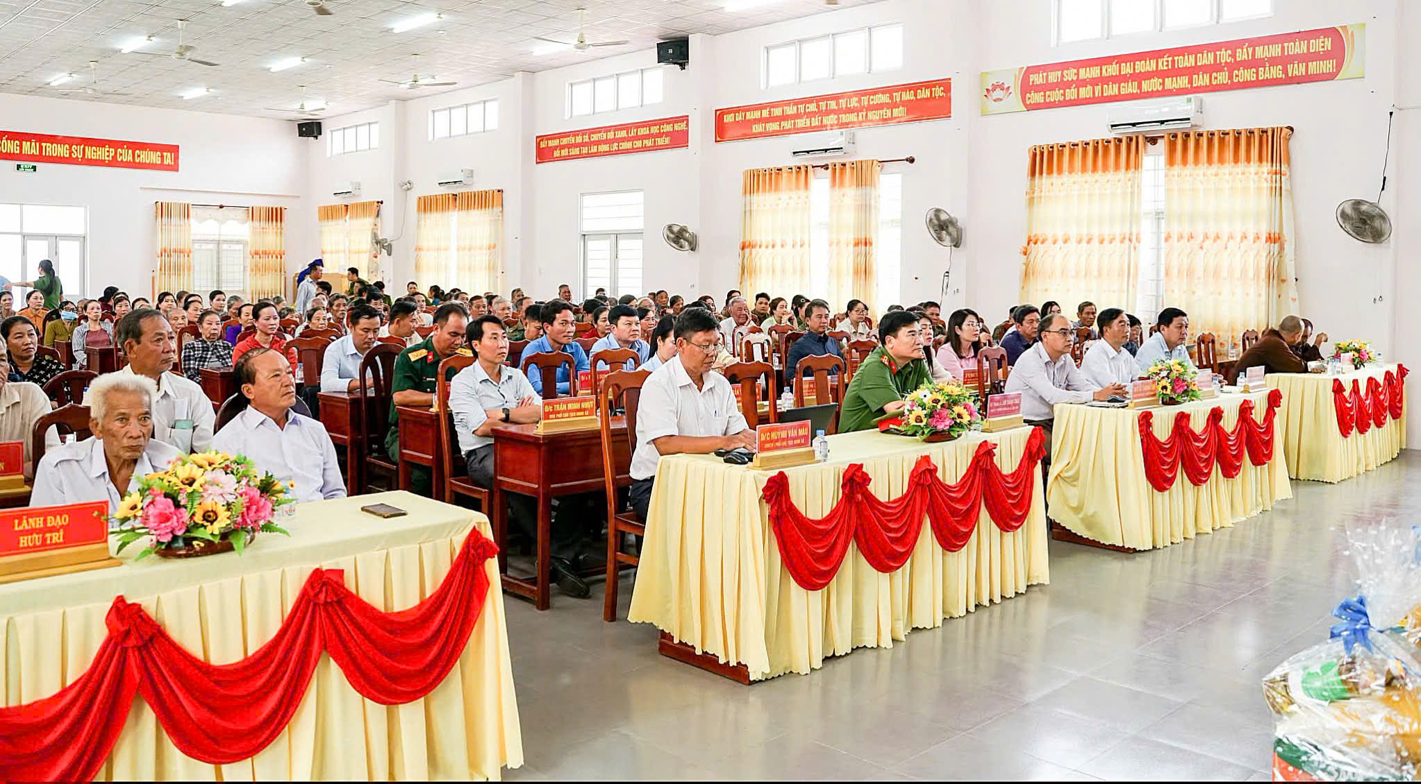 1 Quang cảnh Ngày hội toàn dân bảo vệ an ninh Tổ quốc xã Long Hữu
