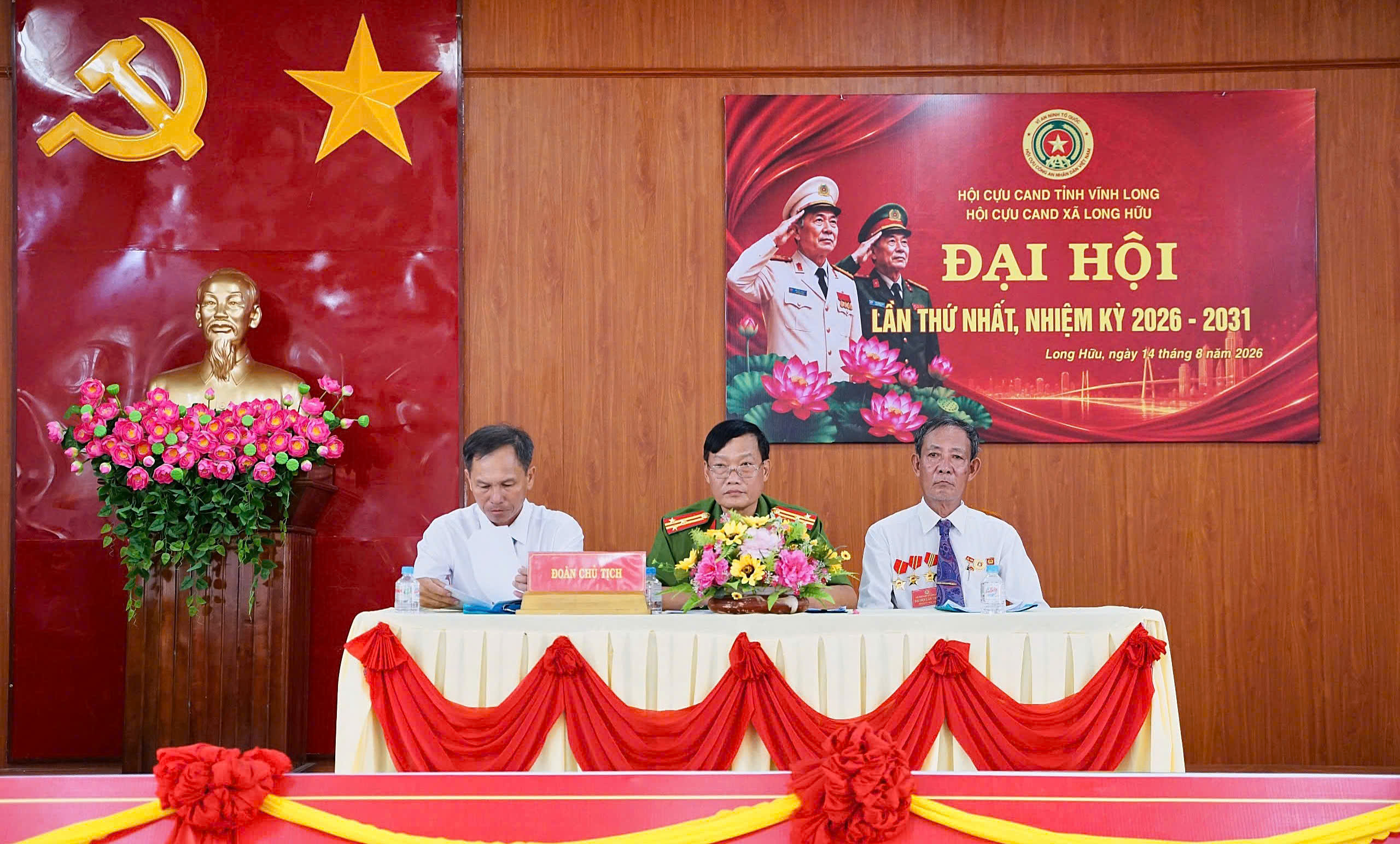 2 Đoàn chủ tịch Đại hội