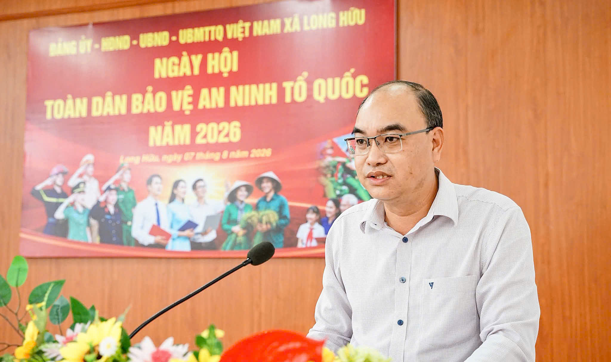 6 Đồng chí Lê Thành Tâm, Phó Bí thư Đảng ủy, Chủ tịch UBND xã Long Hữu phát biểu chỉ đạo Ngày hội