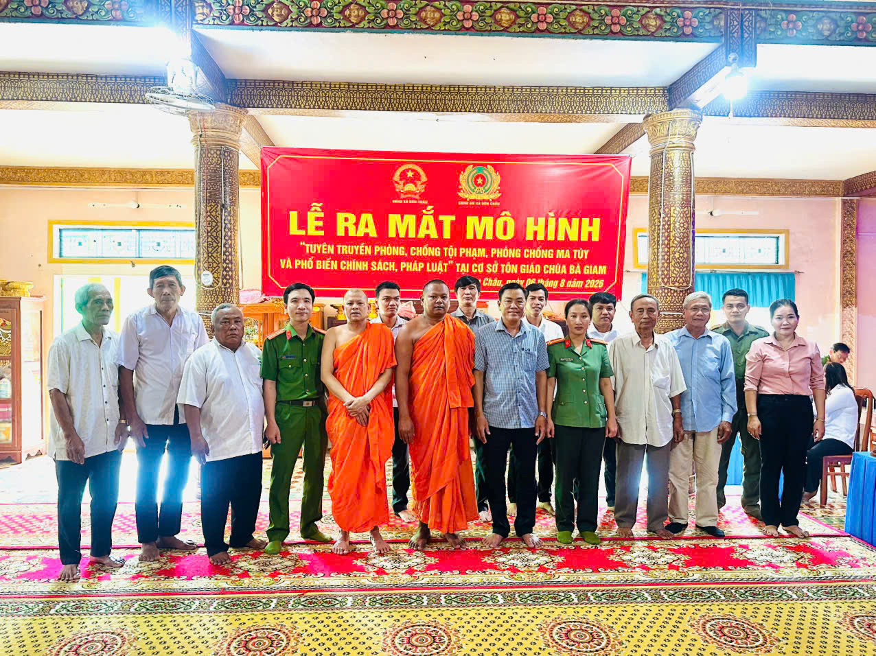 6 Thành viên BCN chụp ảnh ra mắt