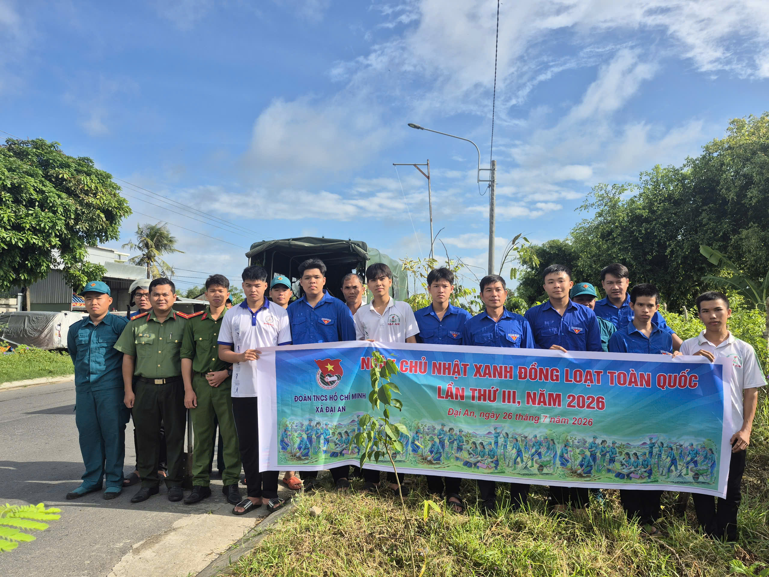 Ảnh 1 Đoàn viên ra quân thực hiện