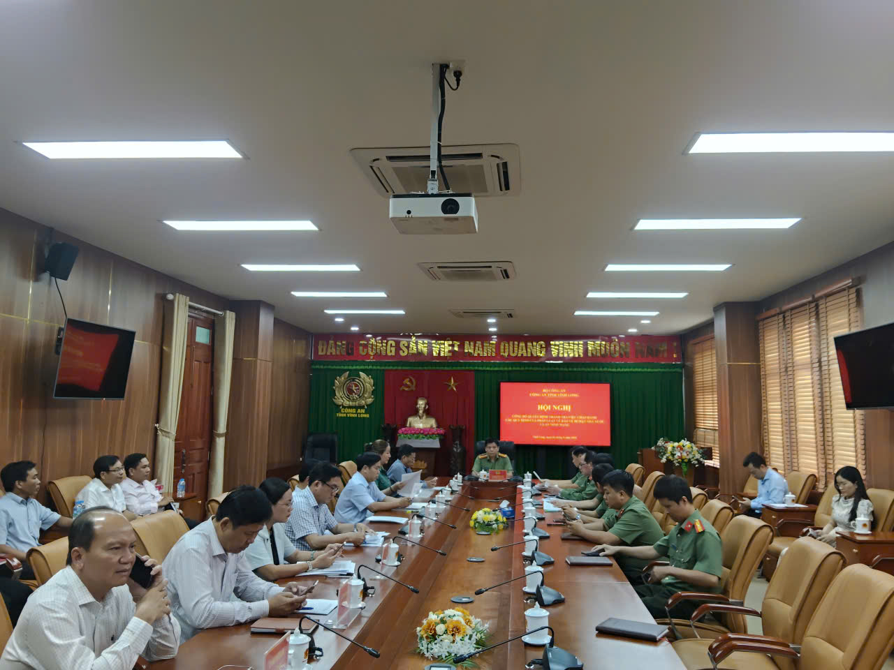 Ảnh 1 Quang cảnh hội nghị
