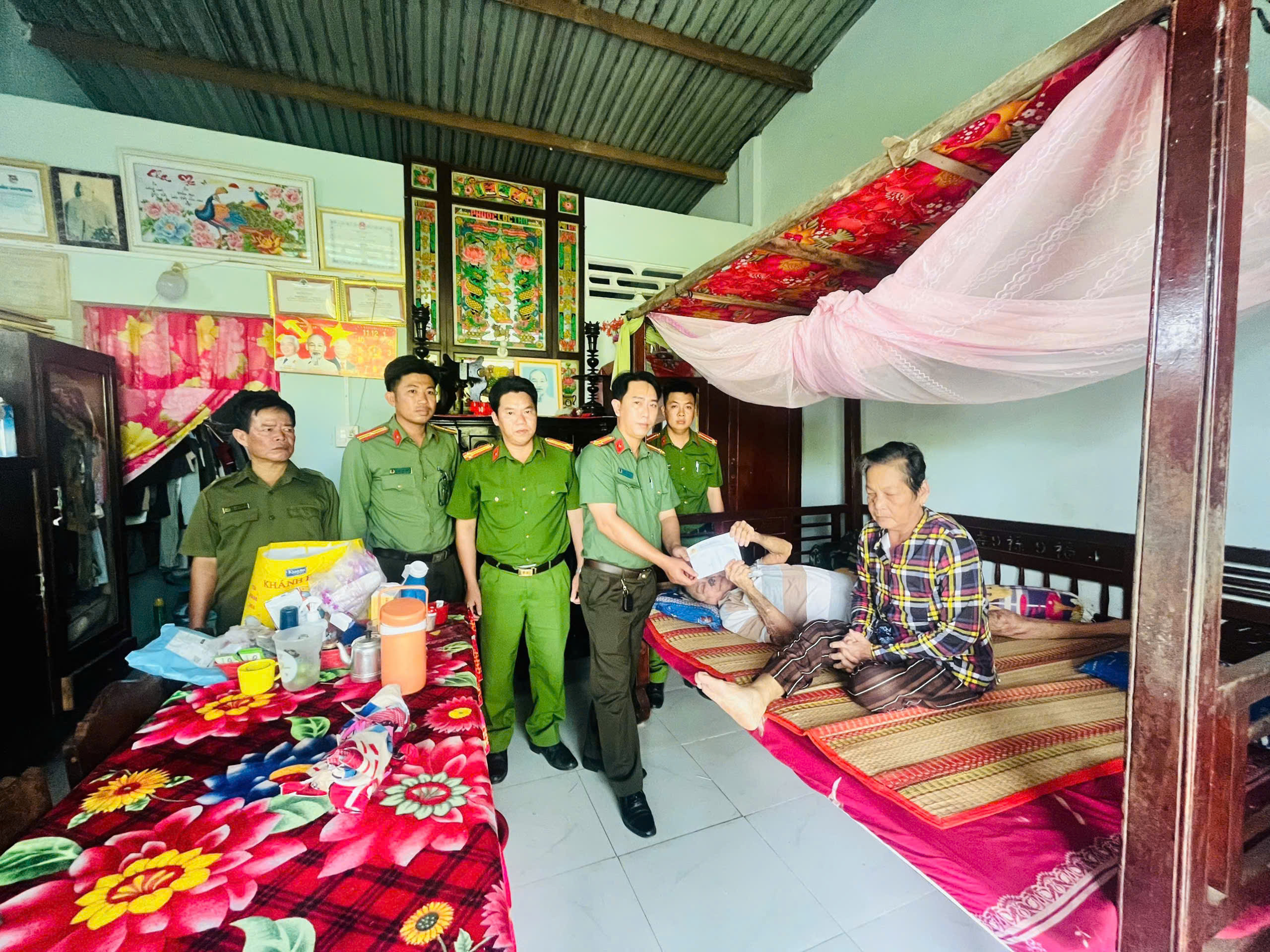Ảnh CAX thăm đc Nguyễn Văn Từ