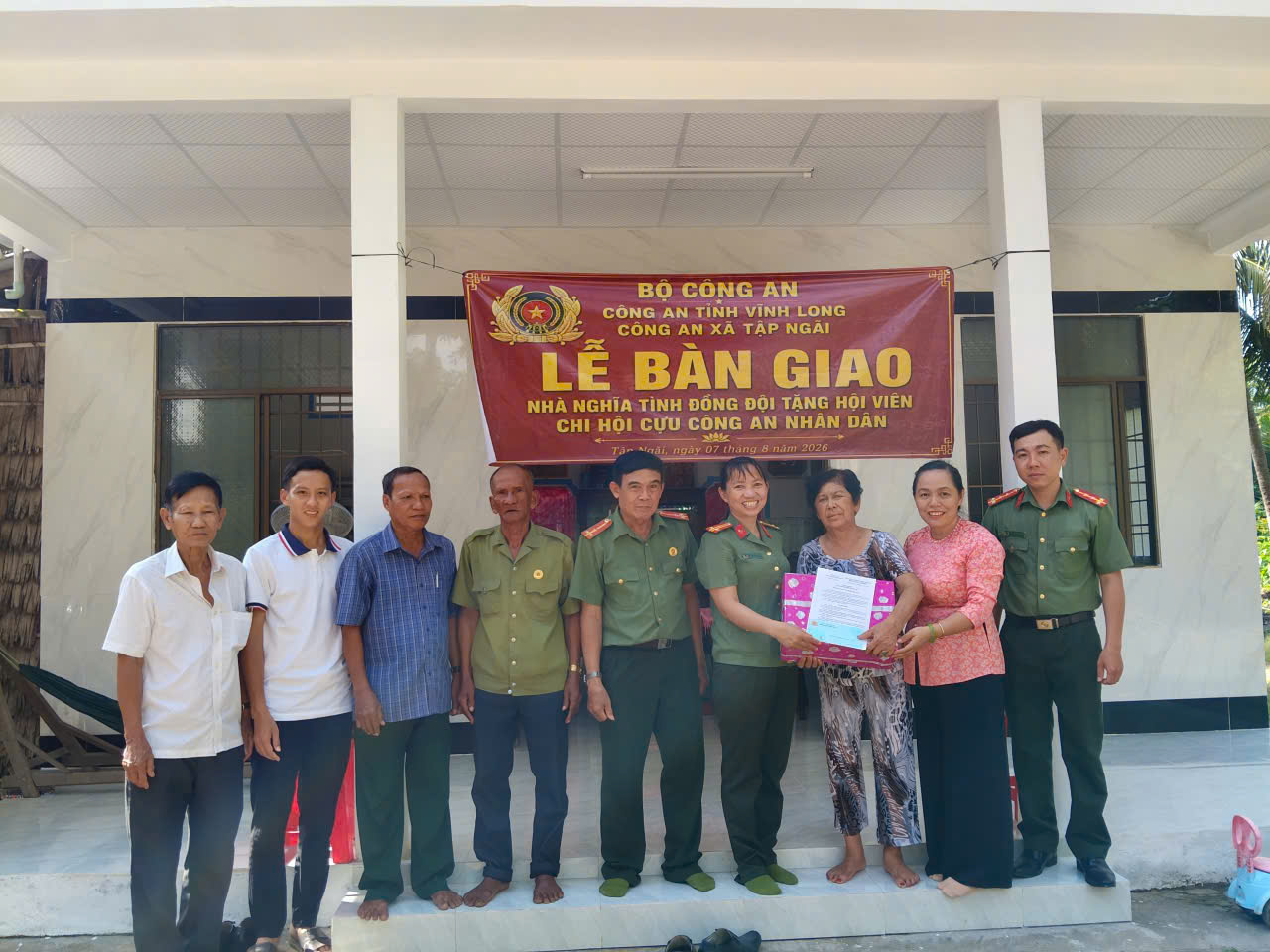 Ảnh chụp cùng gđ đcThạch Thị Sơn