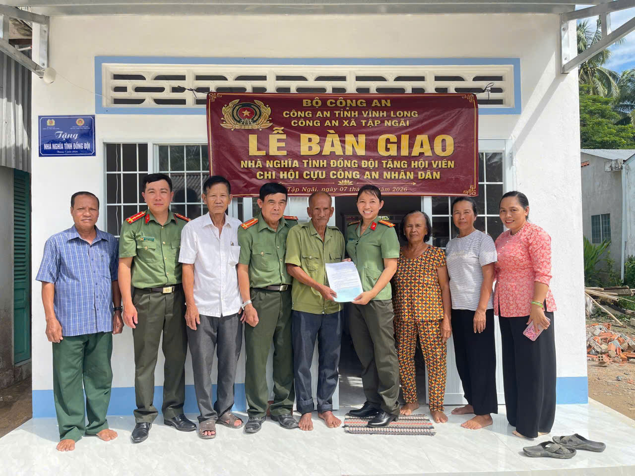 Ảnh chụp cùng gia đình Đc Sơn Hoa