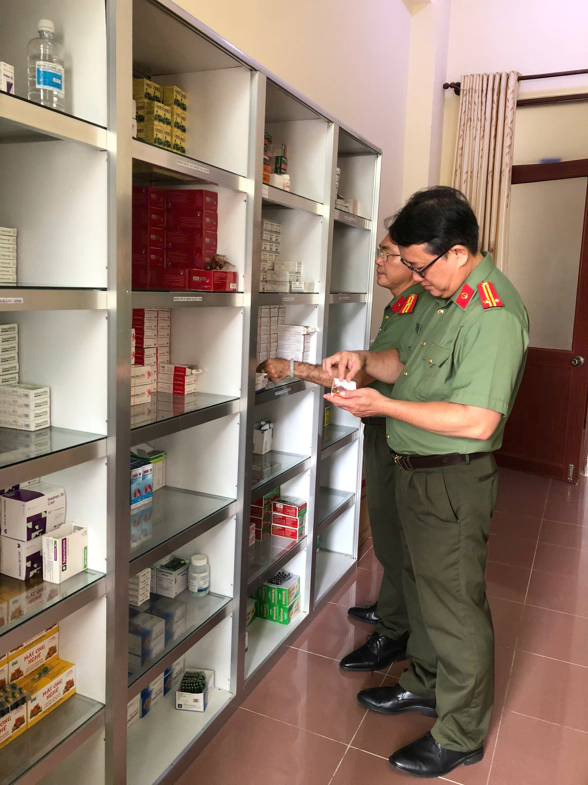 Ảnh kiểm tra công tác quản lý Dược
