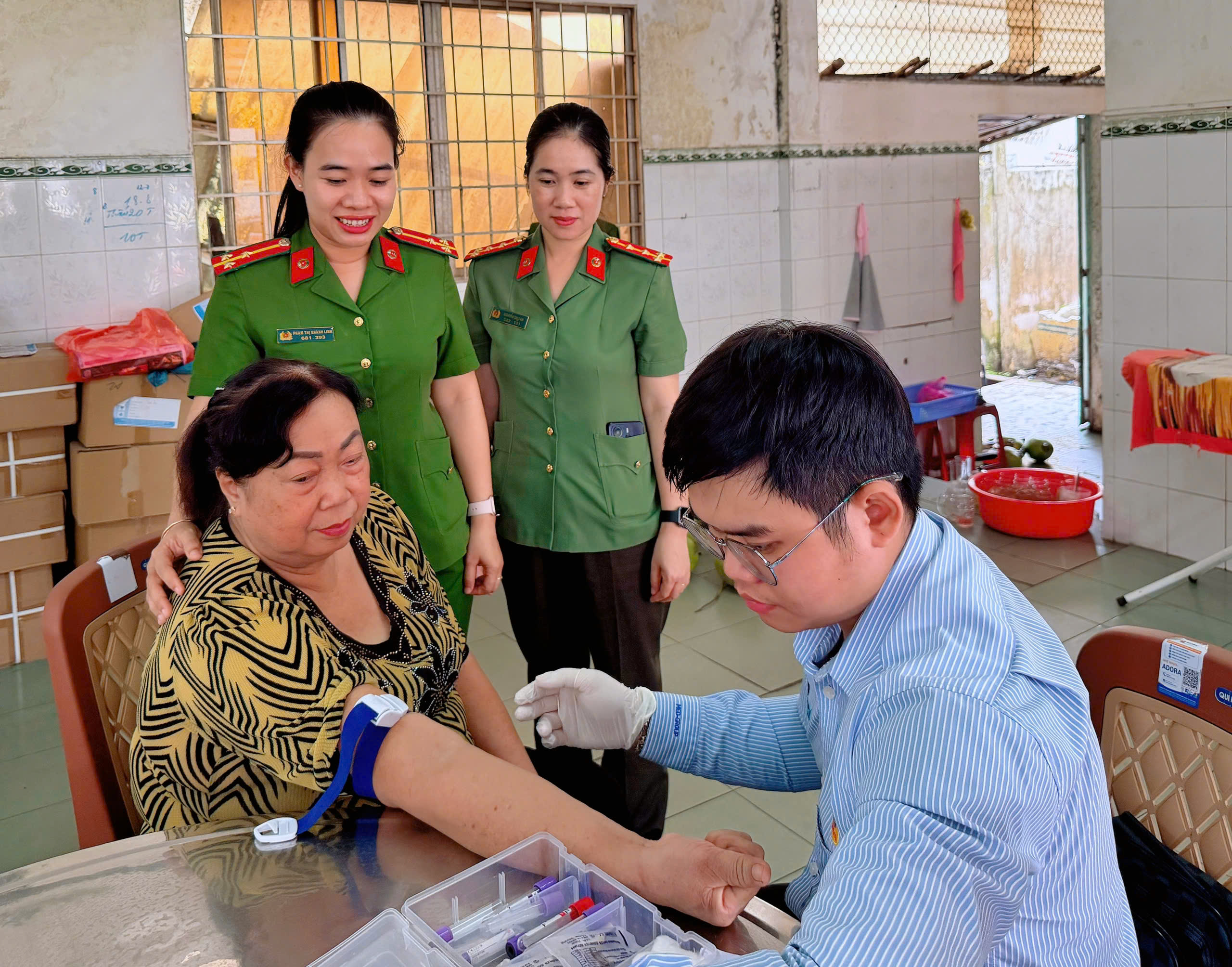 ảnh thu nhận mẫu ADN 1