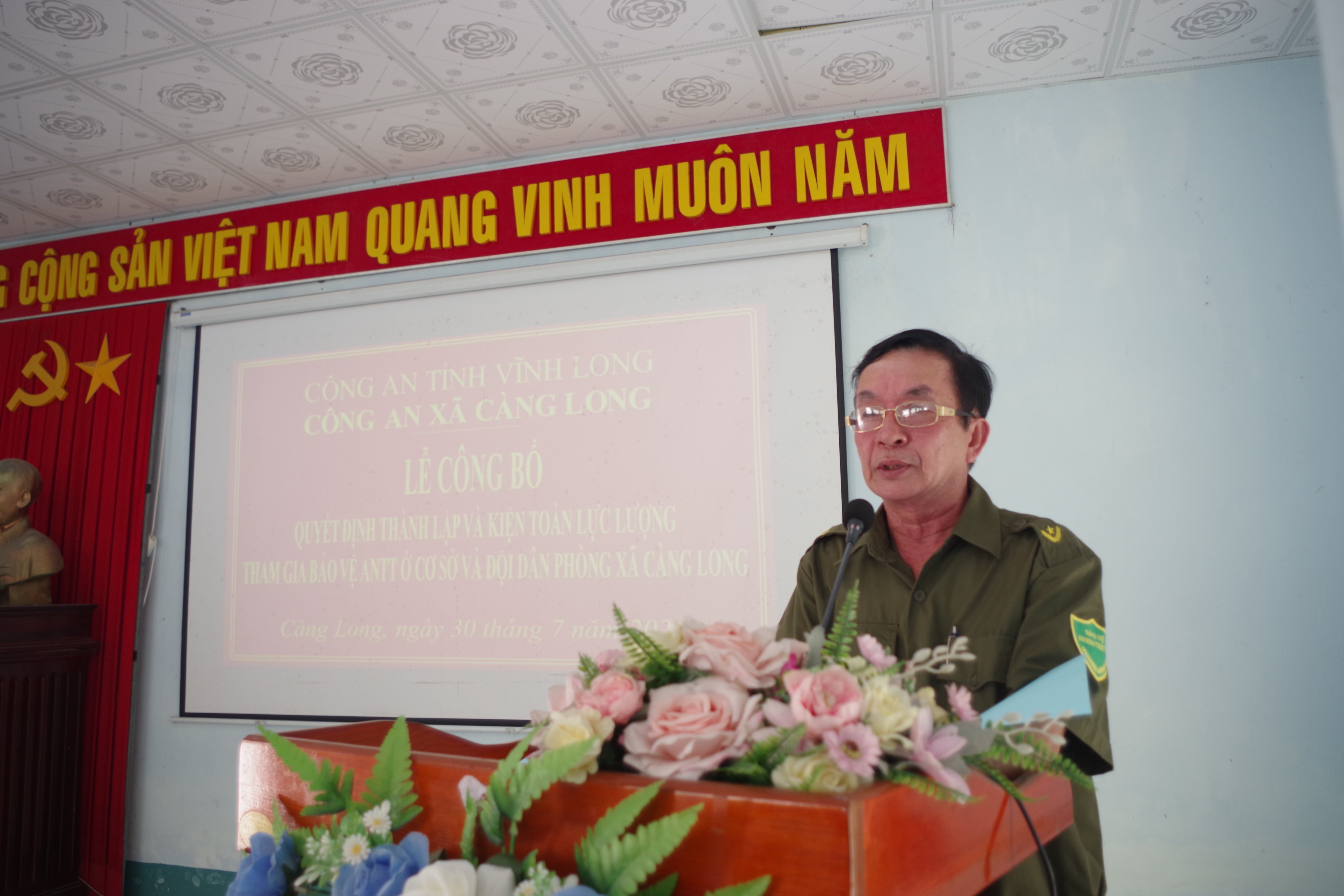 Ảnh Đ c Lê Văn Vũ Tổ trưởng Tổ an ninh trật tự ở cơ sở ấp Mây Tức phát biểu tại buổi lễ