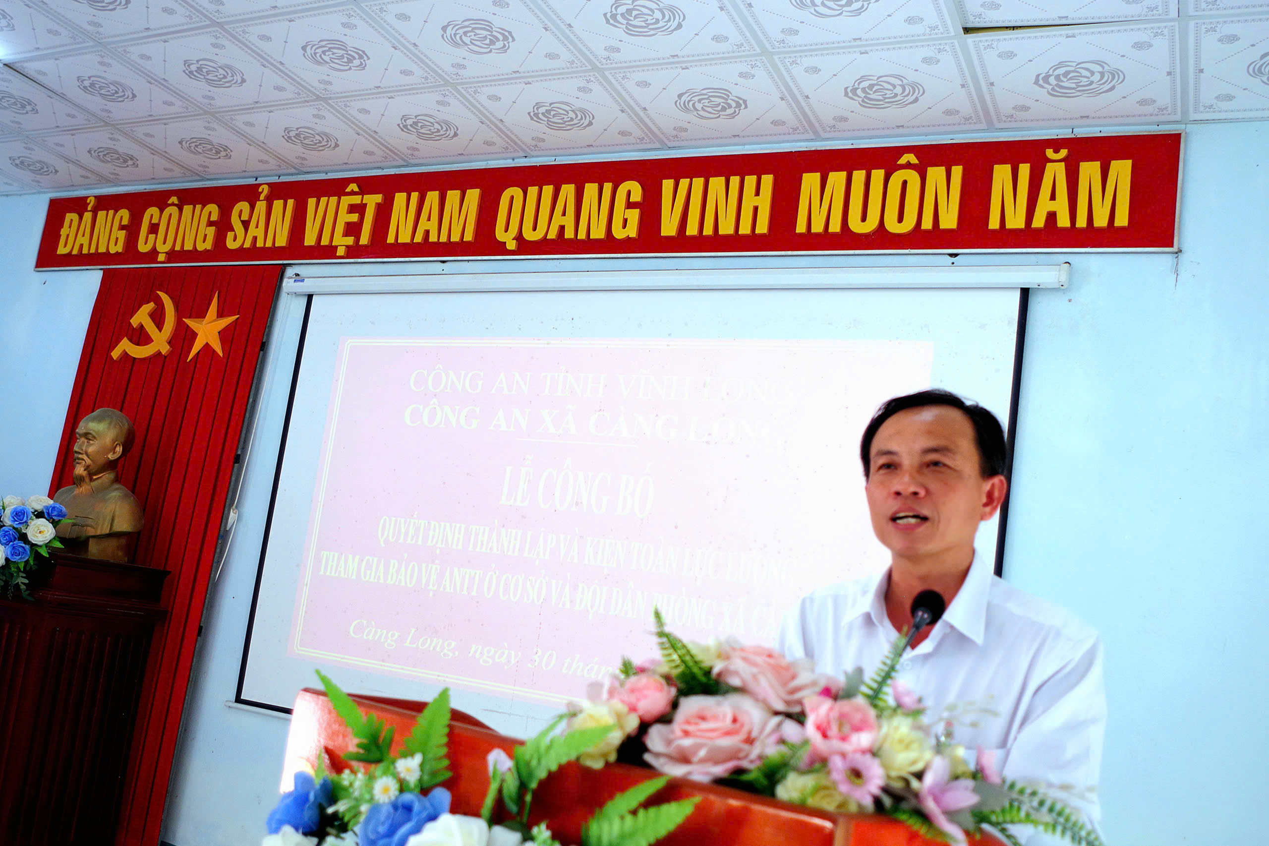 Ảnh Đ c Nguyễn Văn Đức Ủy viên BTV Đảng ủy, Phó Chủ tịch UBND xã phát biểu chỉ đạo