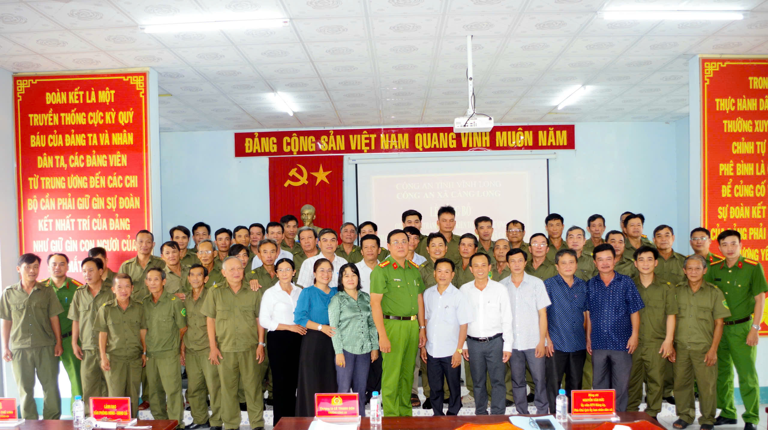 Ảnh Đại biểu chụp ảnh lưu niệm