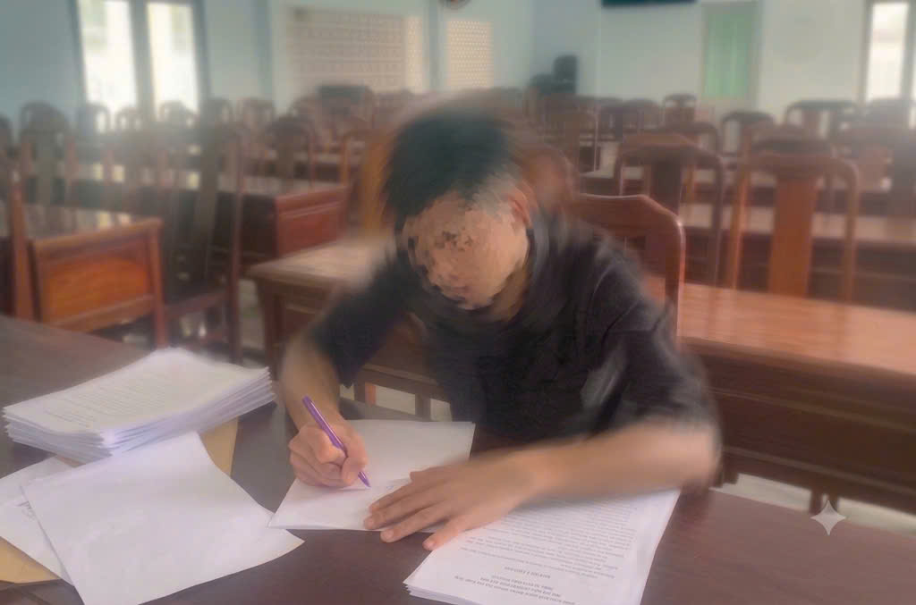 ẢNH H viết đơn tự nguyện đi cai nghiện