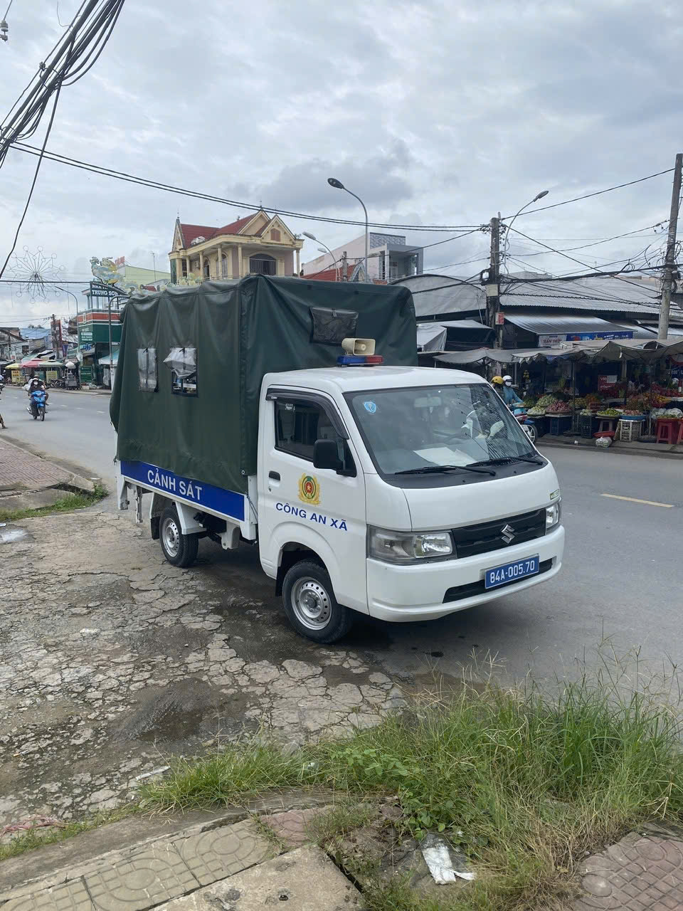Ảnh Lực lượng Cảnh sát trật tự tăng cường tuyên truyền lưu động