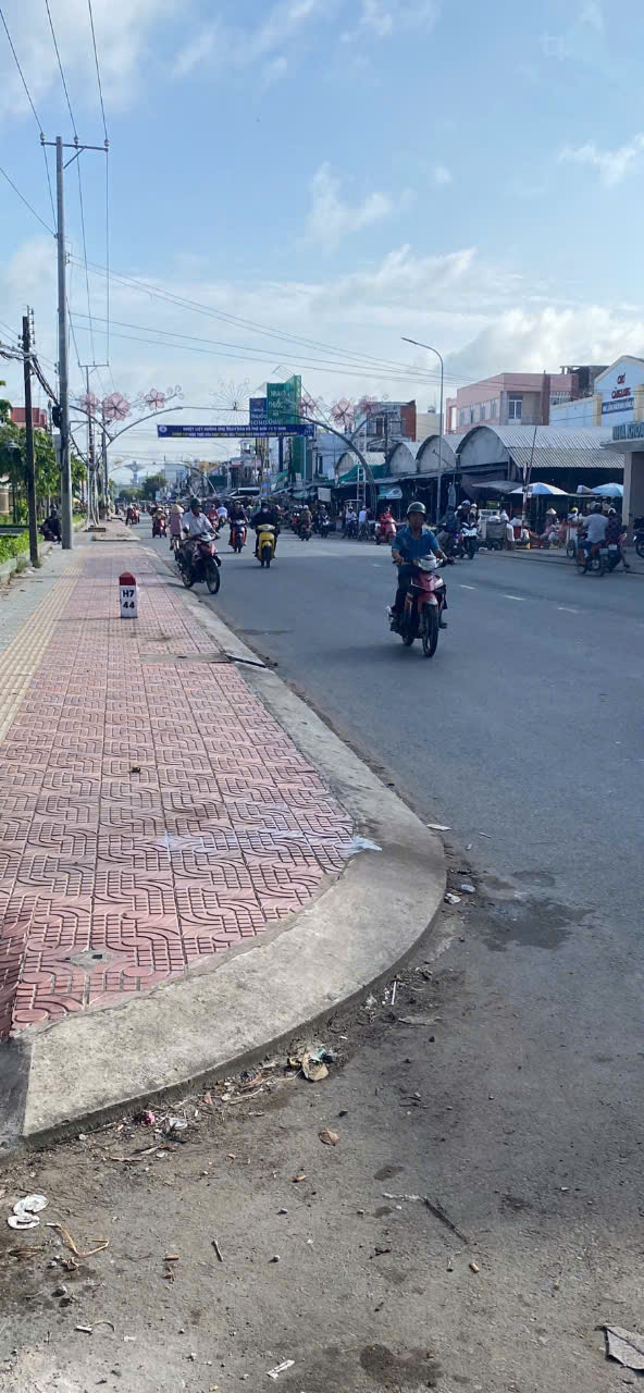 Ảnh Tình trạng mua, bán, đặt biển hiệu lấn chiếm từng bước đi vào nề nếp 1
