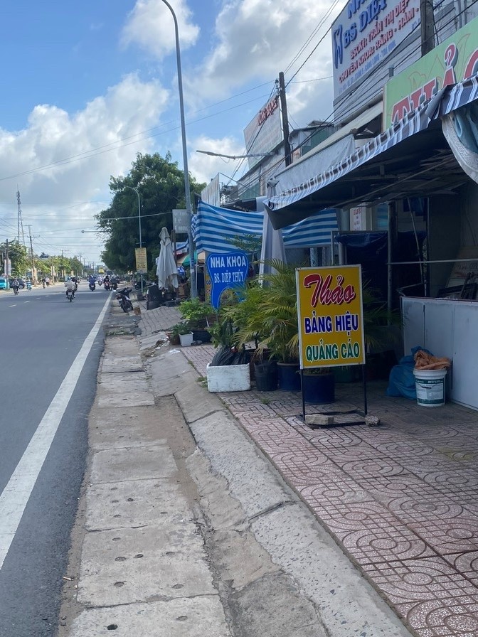 Ảnh Tình trạng mua, bán, đặt biển hiệu lấn chiếm từng bước đi vào nề nếp