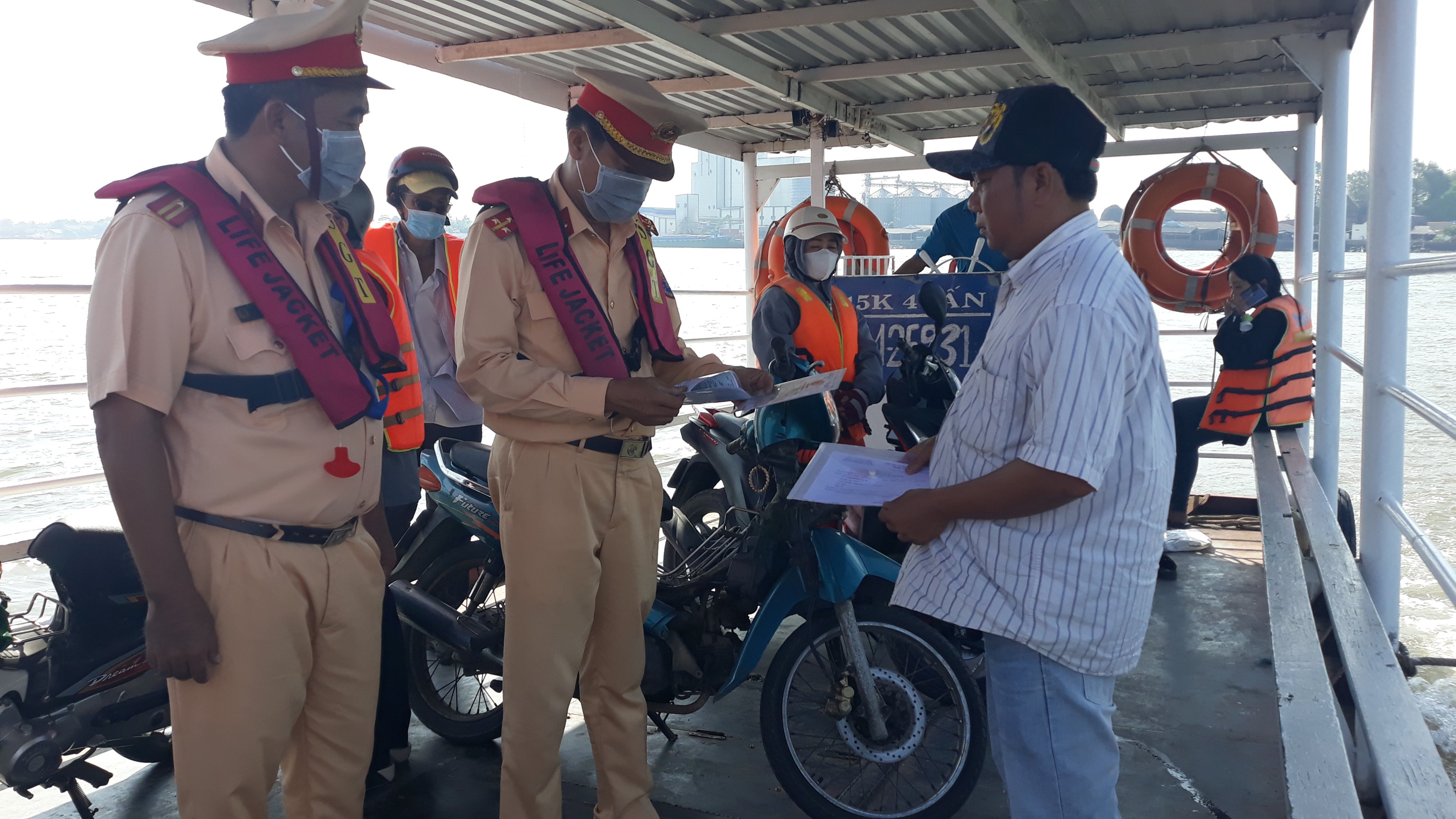 Các chủ bến khách, quản lý bến phà cần chấp hành nghiêm các quy định, khi bảo đảm an toàn mới cho phà xuất bến