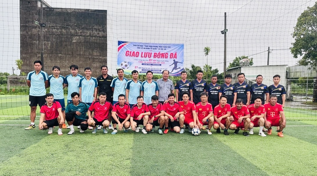 Các đơn vị giao lưu đá bóng chào mừng Ngày hội 2