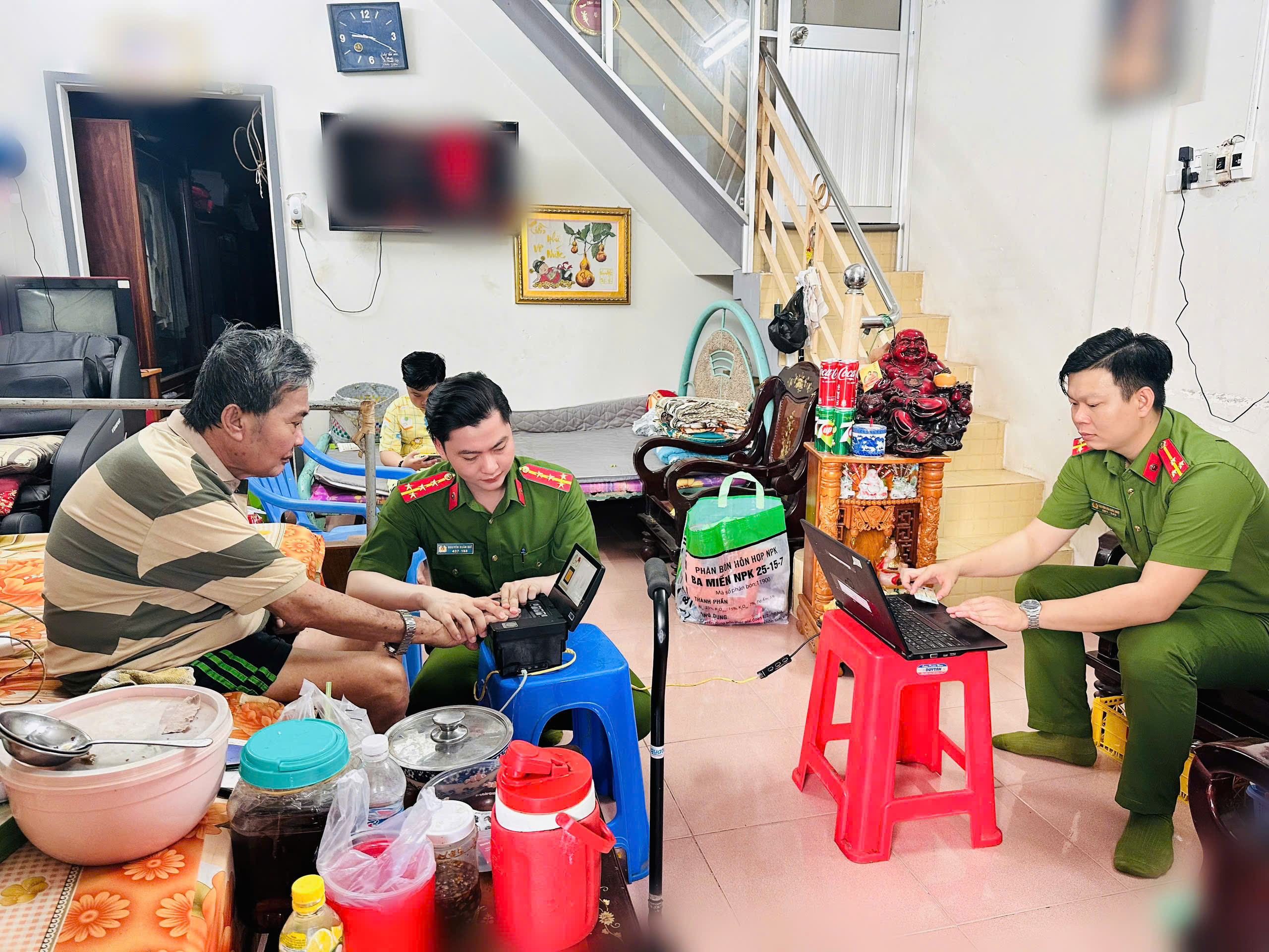 CAX Trà Ôn thu nhận Căn cước cho người mắc bệnh mạn tính