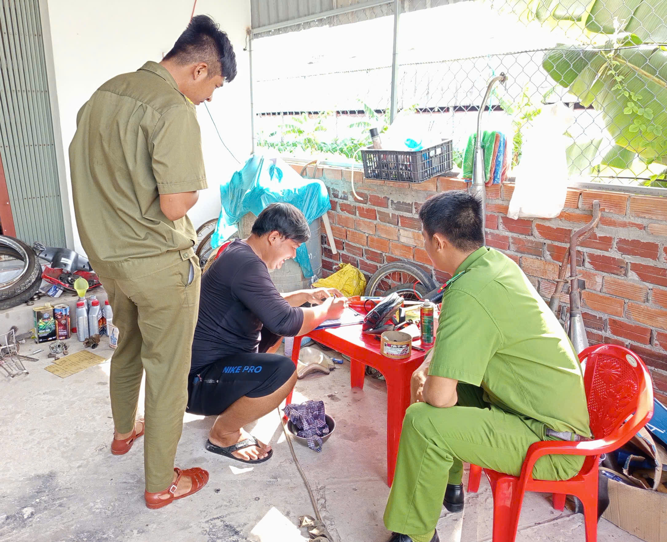 chủ cơ sở ký cam kết