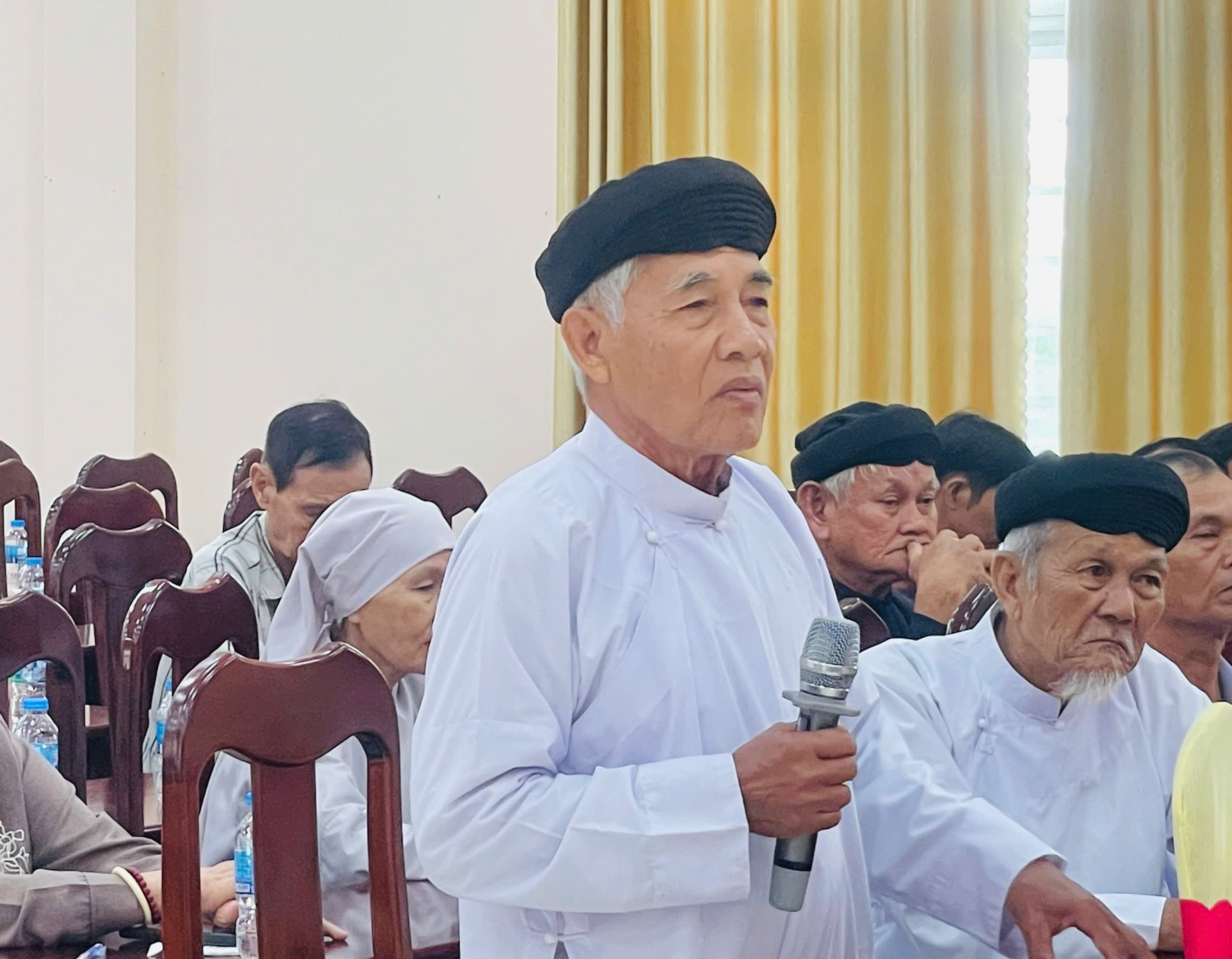 Đại biểu đóng góp 1