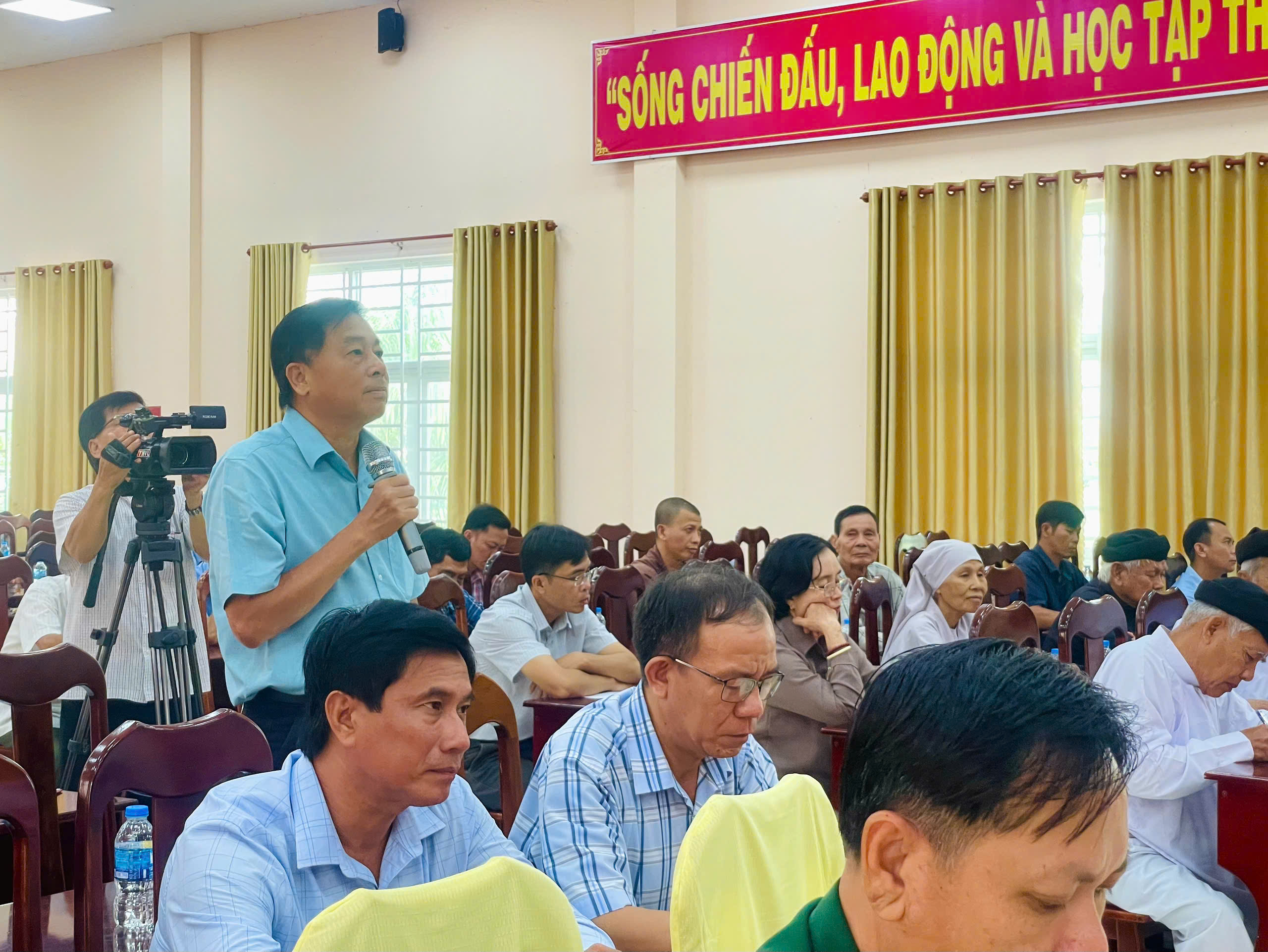 Đại biểu đóng góp 2