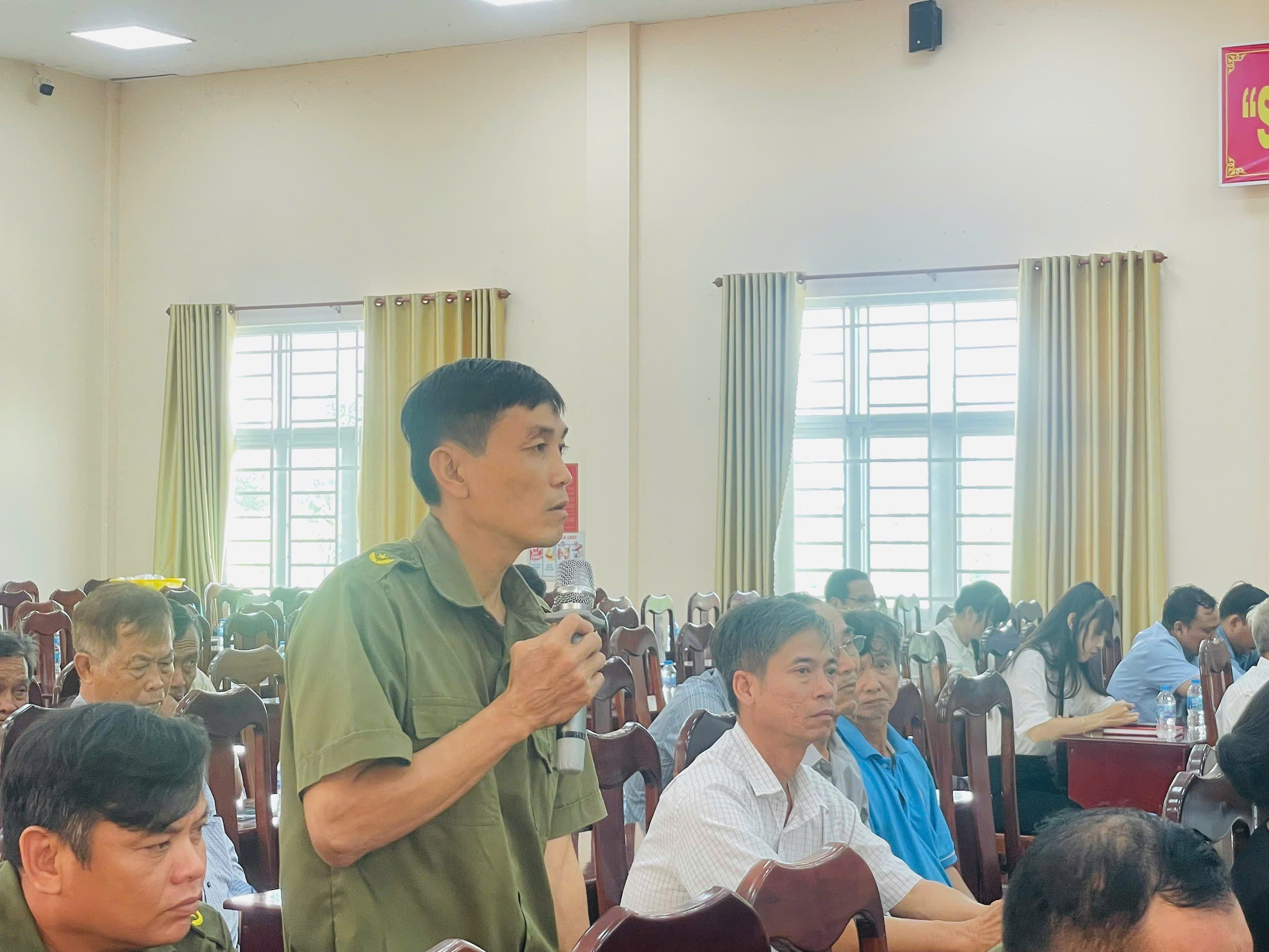 Đại biểu đóng góp 3