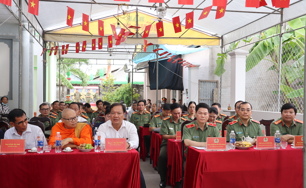 DAI BIEU THAM DU