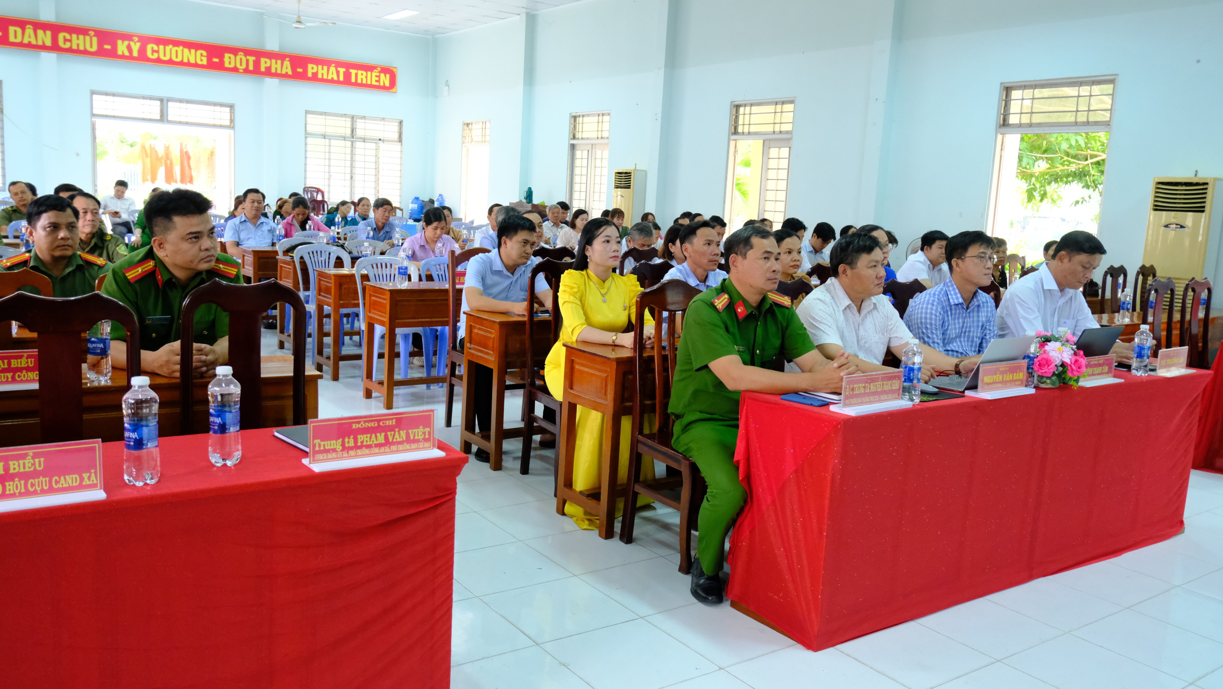 Đại biểu tham dự