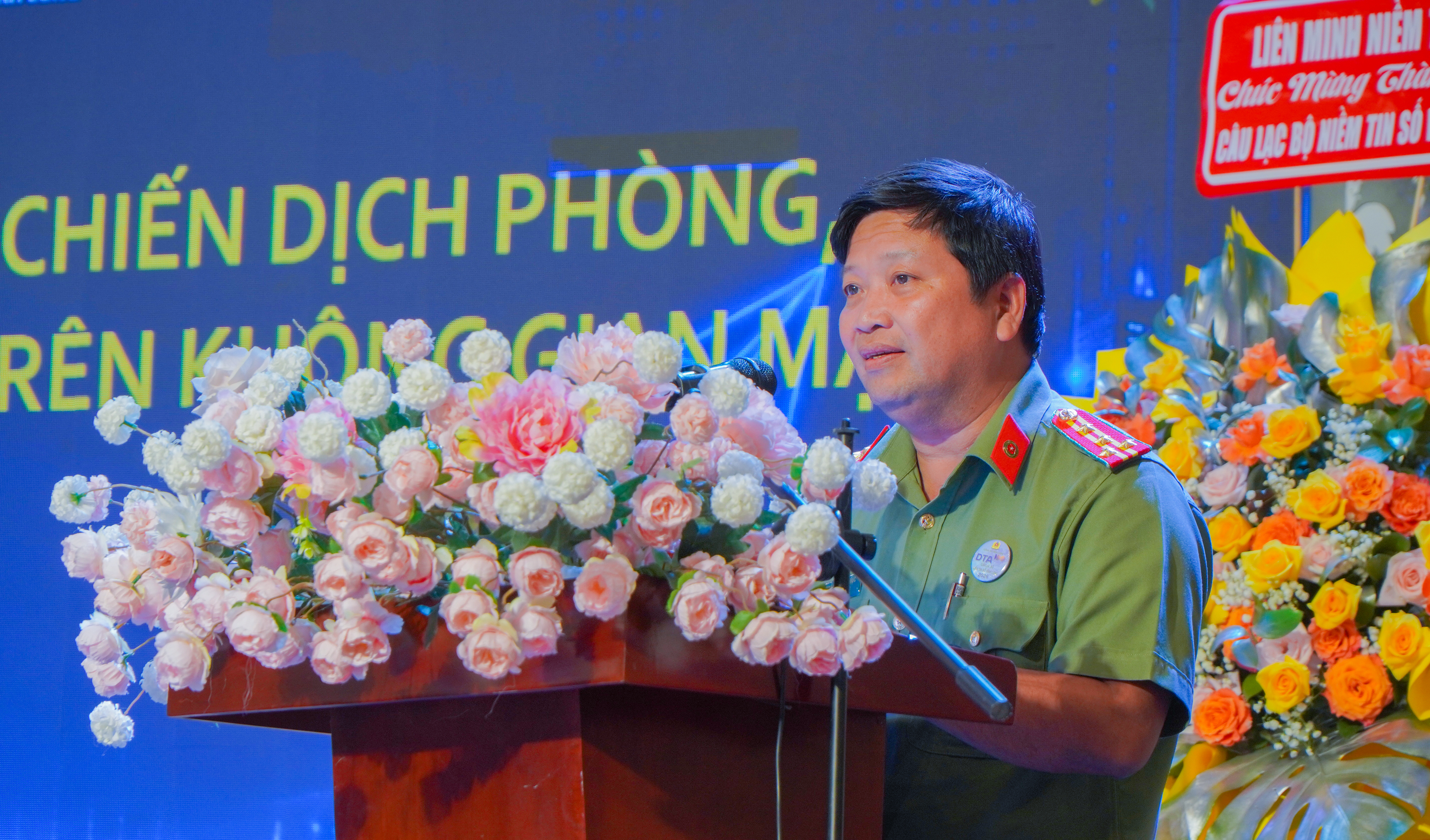 Đại tá Trần Quốc Phục, Phó Giám đốc Công an tỉnh phát biểu tại buổi lễ