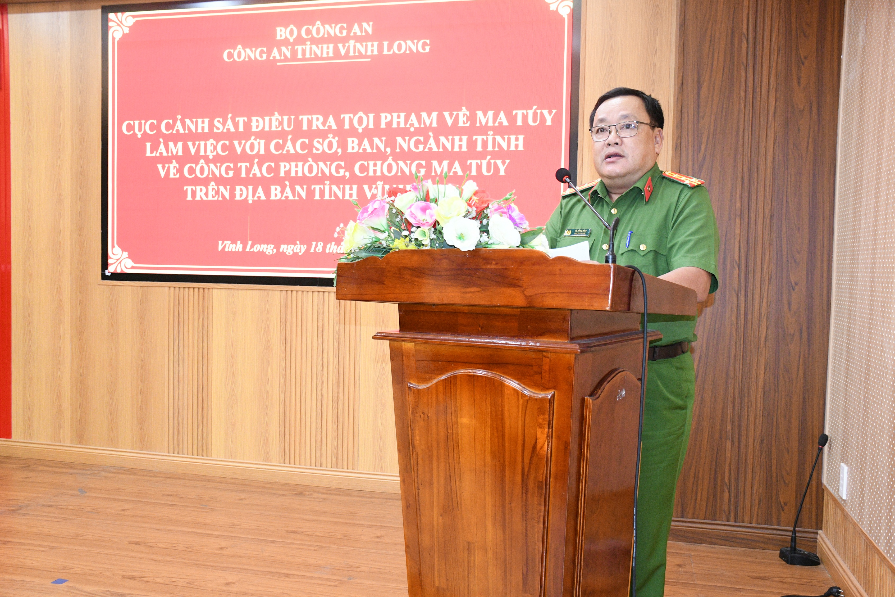 Đại tá Võ Công Bình, Phó Giám đốc Công an tỉnh phát biểu tại buổi làm việc