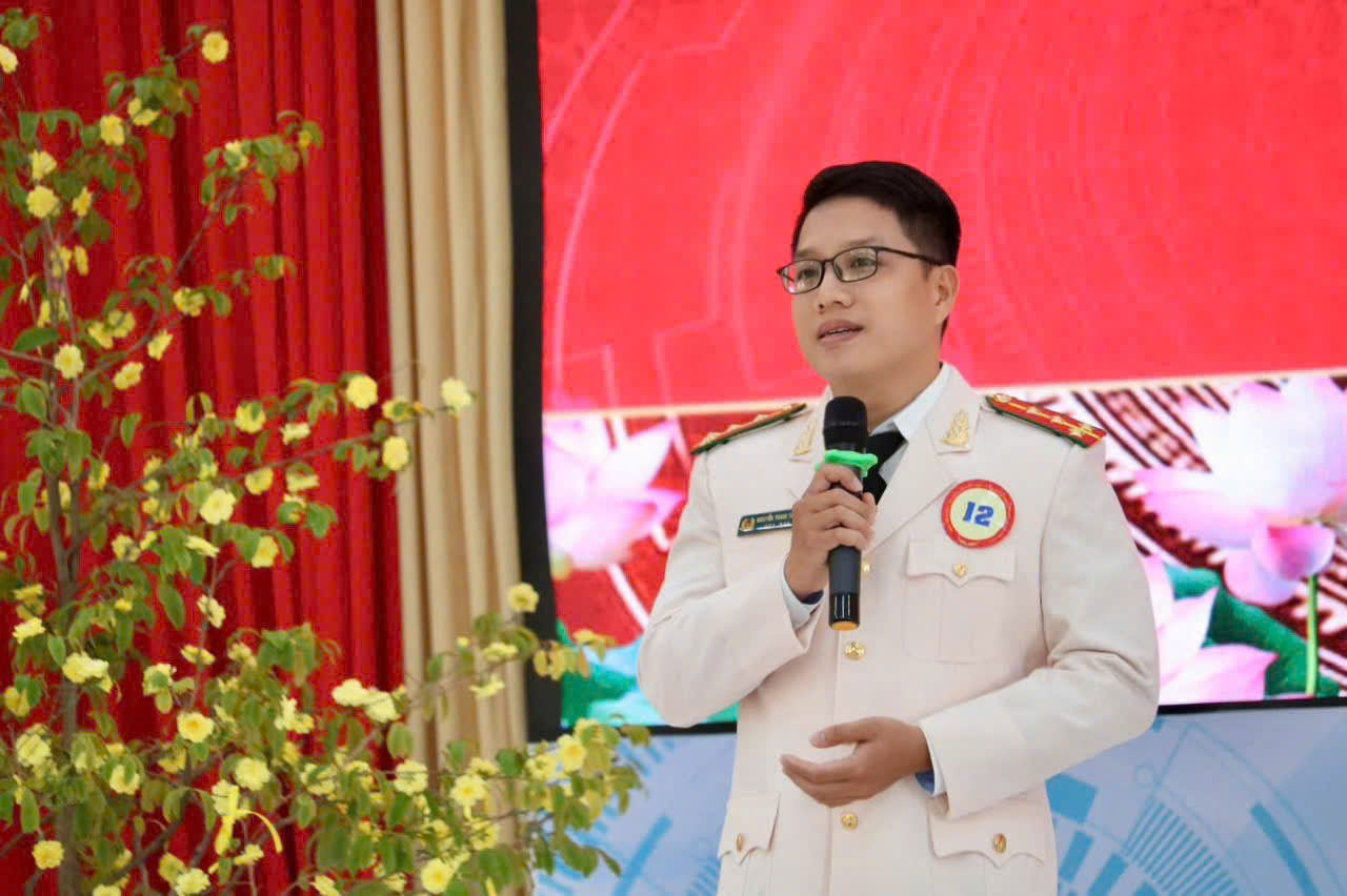 Đại úy Nguyễn Thanh Tùng