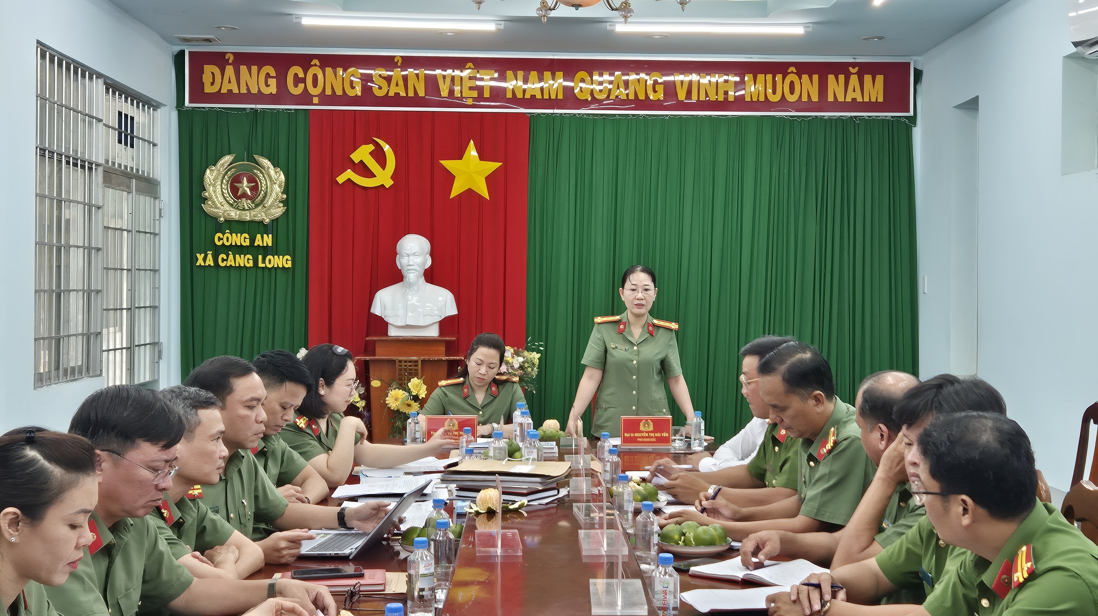 Đồng chí Đại tá Nguyễn Thị Hải Yến phát biểu tại buổi làm việc