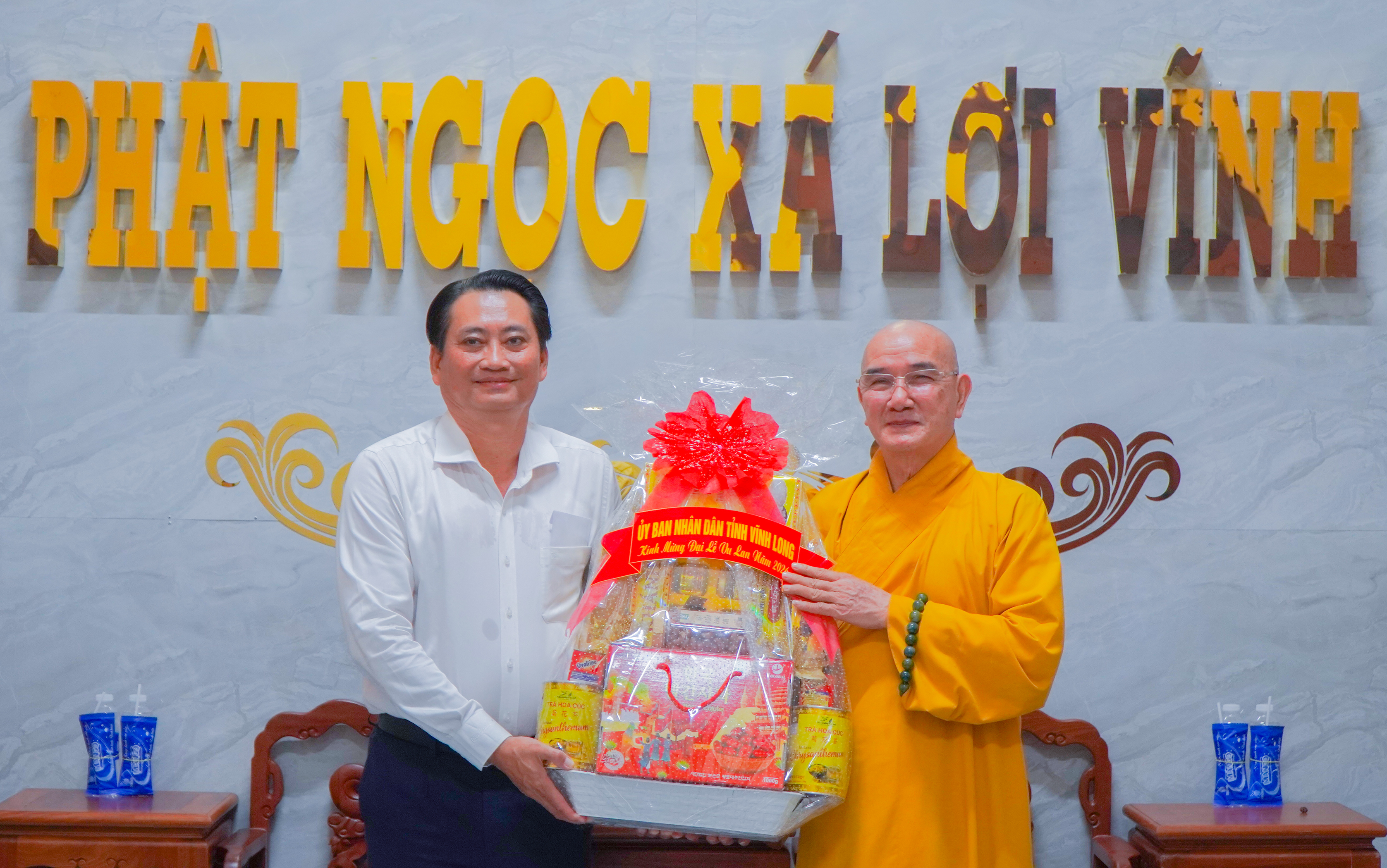 Đồng chí Nguyễn Quỳnh Thiện tang qua