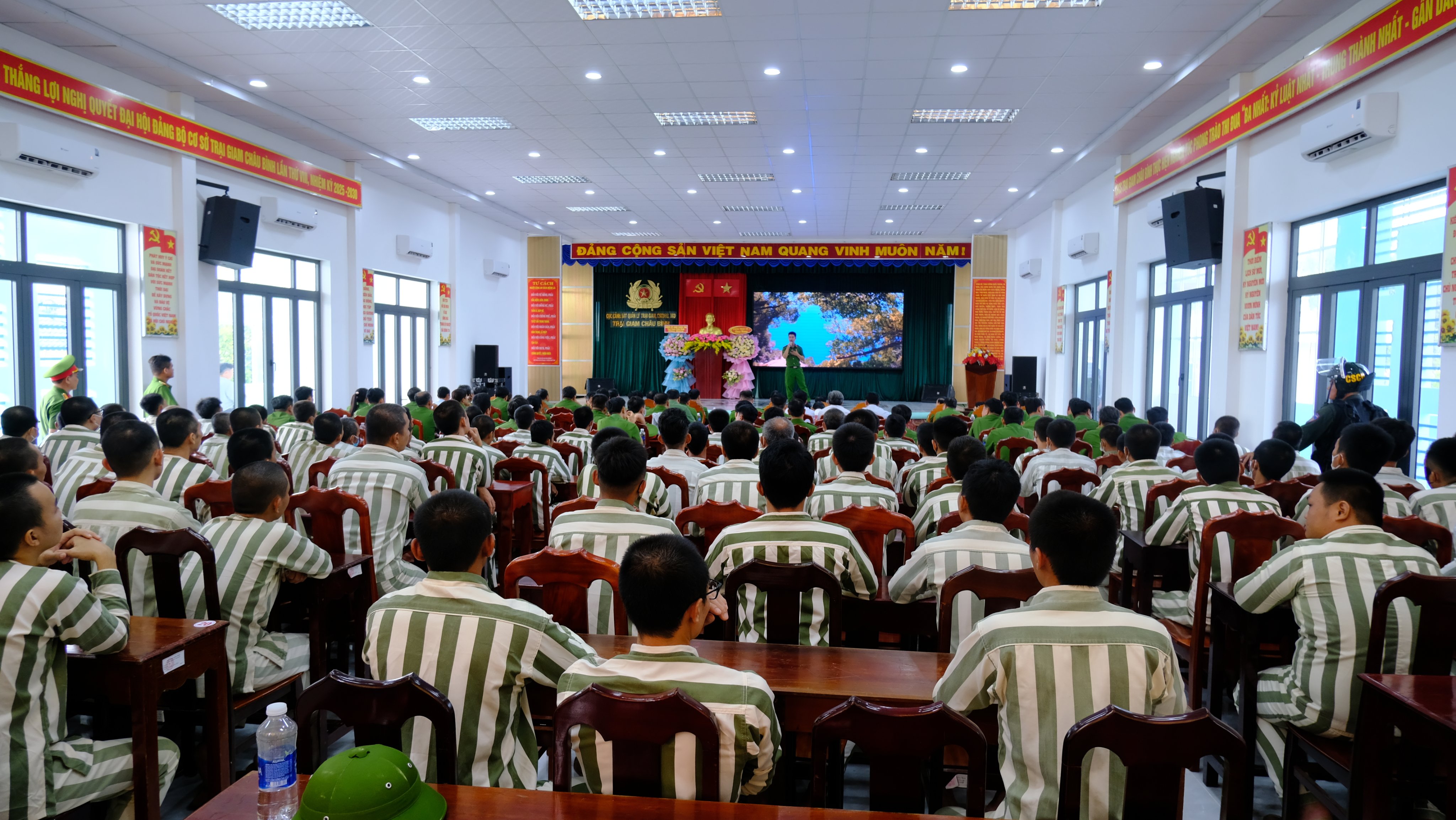 Giao lưu văn nghệ
