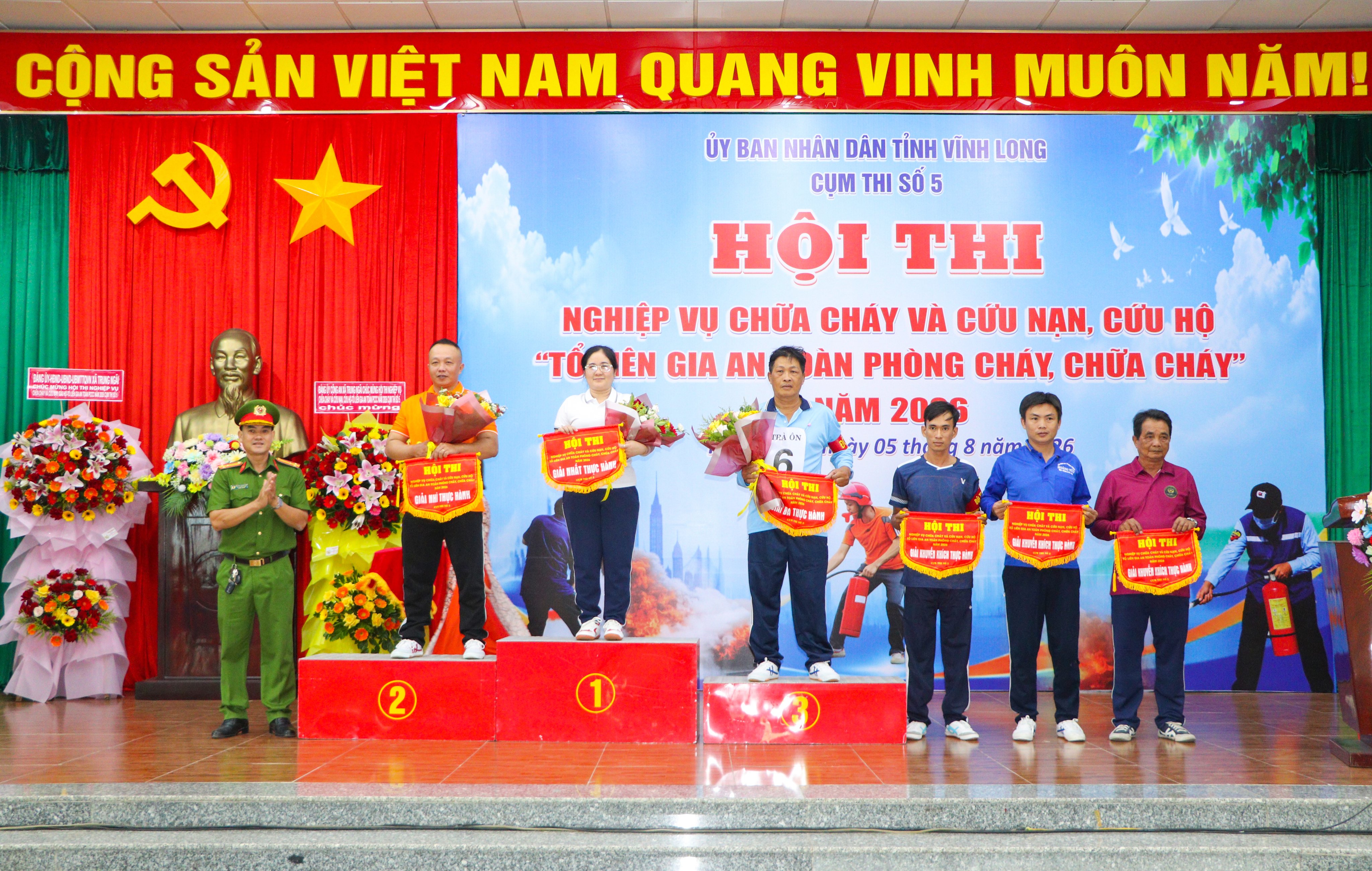 Hình 4