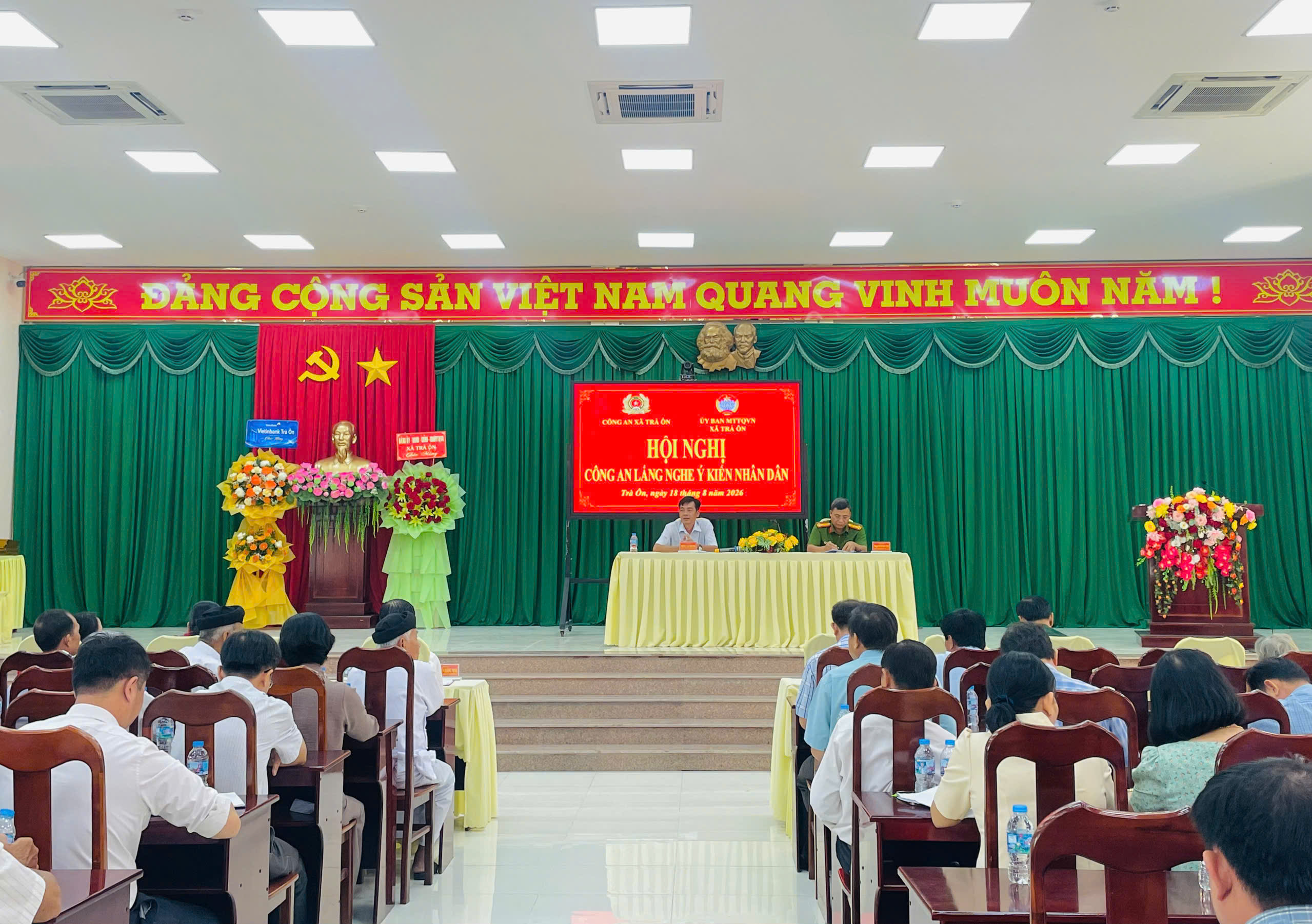 hình ảnh Hội nghi CA lắng nghe ý kiến nhân dân