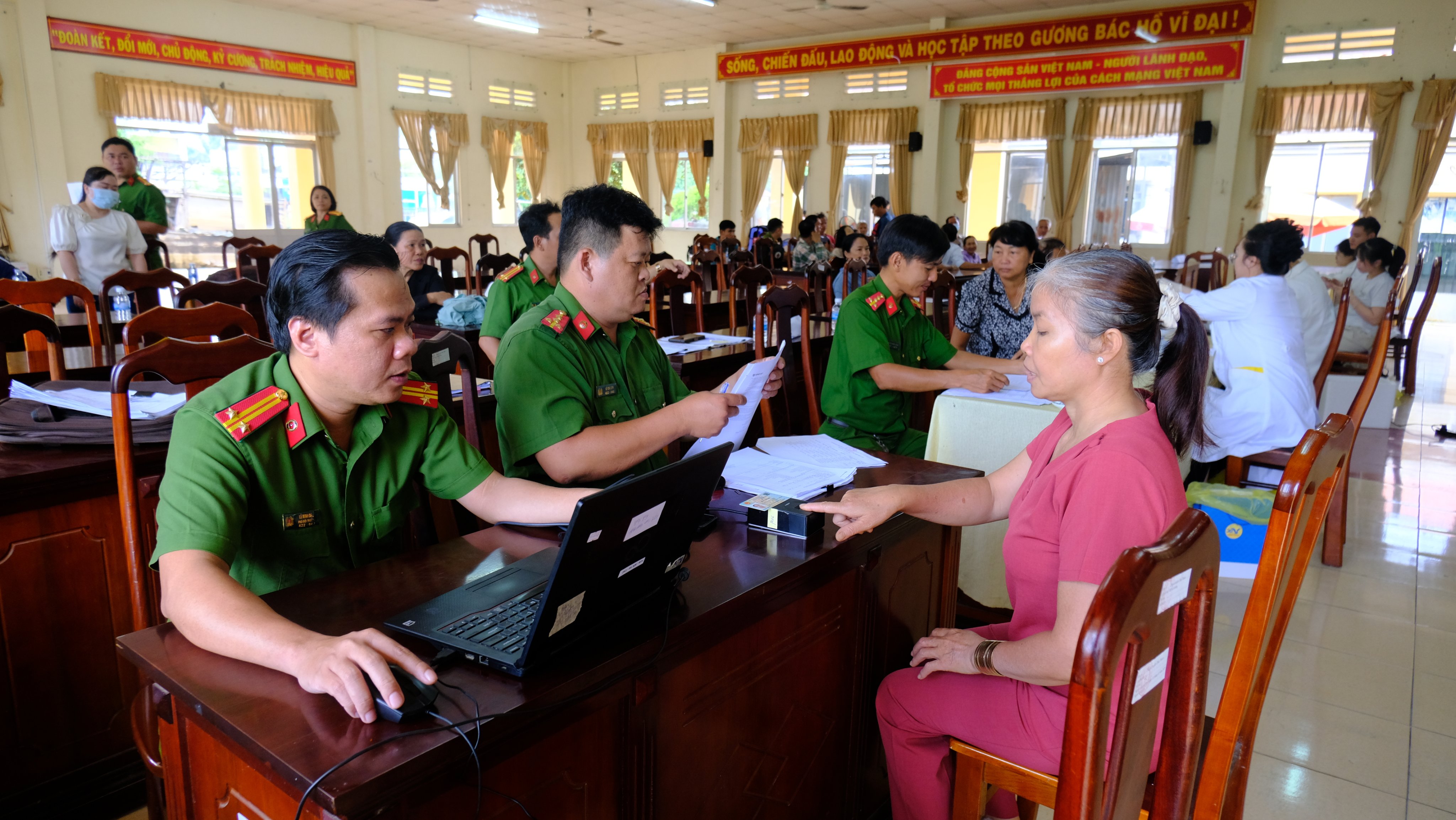 Hỗ trợ thu nhận