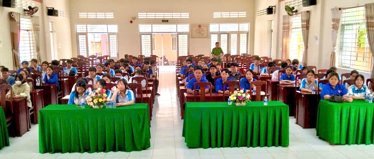 Học sinh, thanh thiếu niên, đoàn viên tham dự buổi tuyên truyền