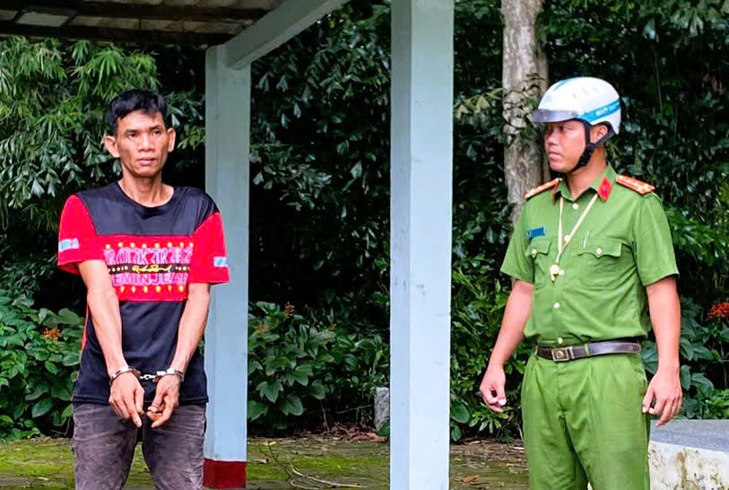 khám nghiệm hiện trường nơi đối tượng cất giấu phương tiện để phạm tội