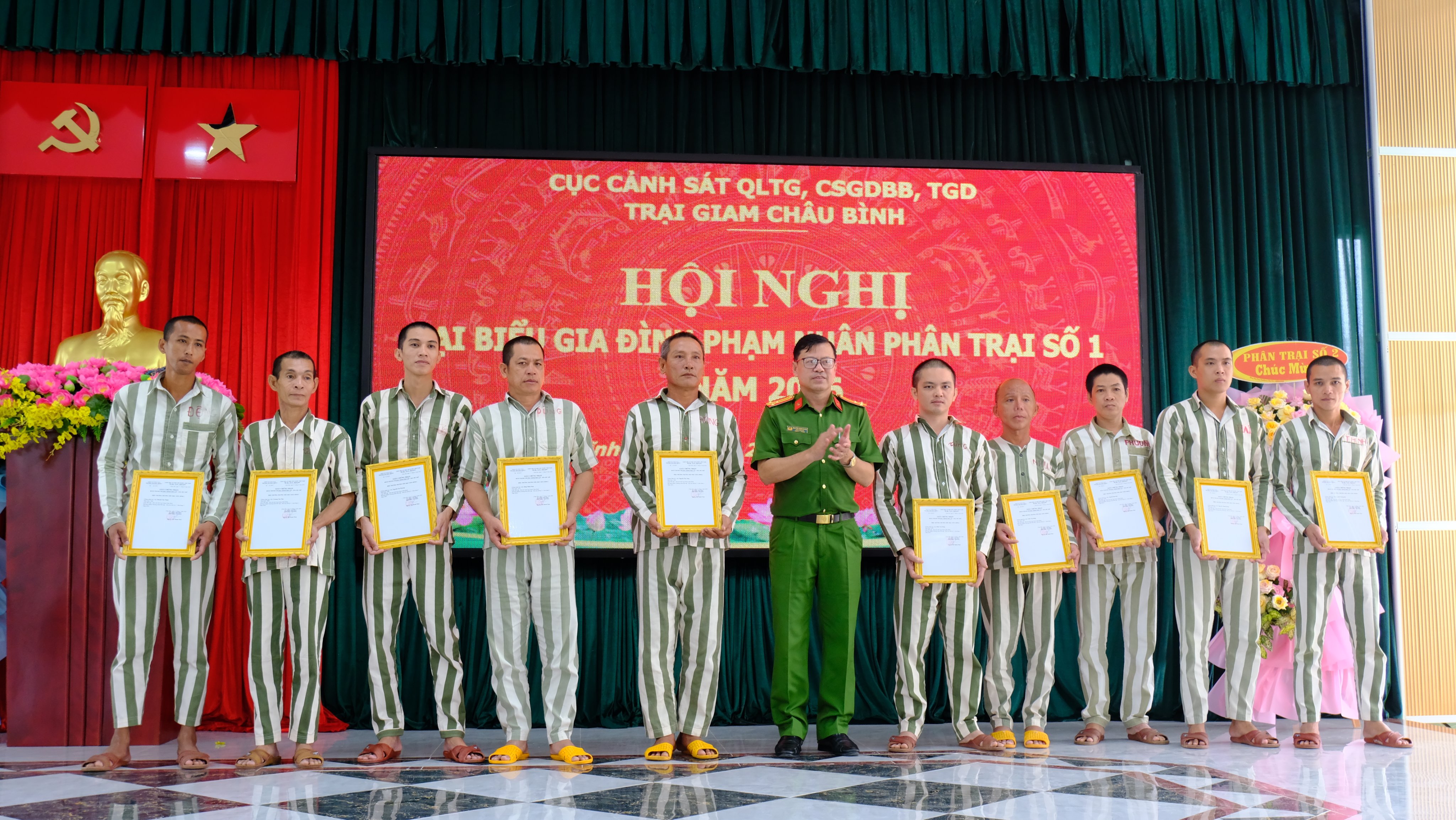 Khen thưởng 2