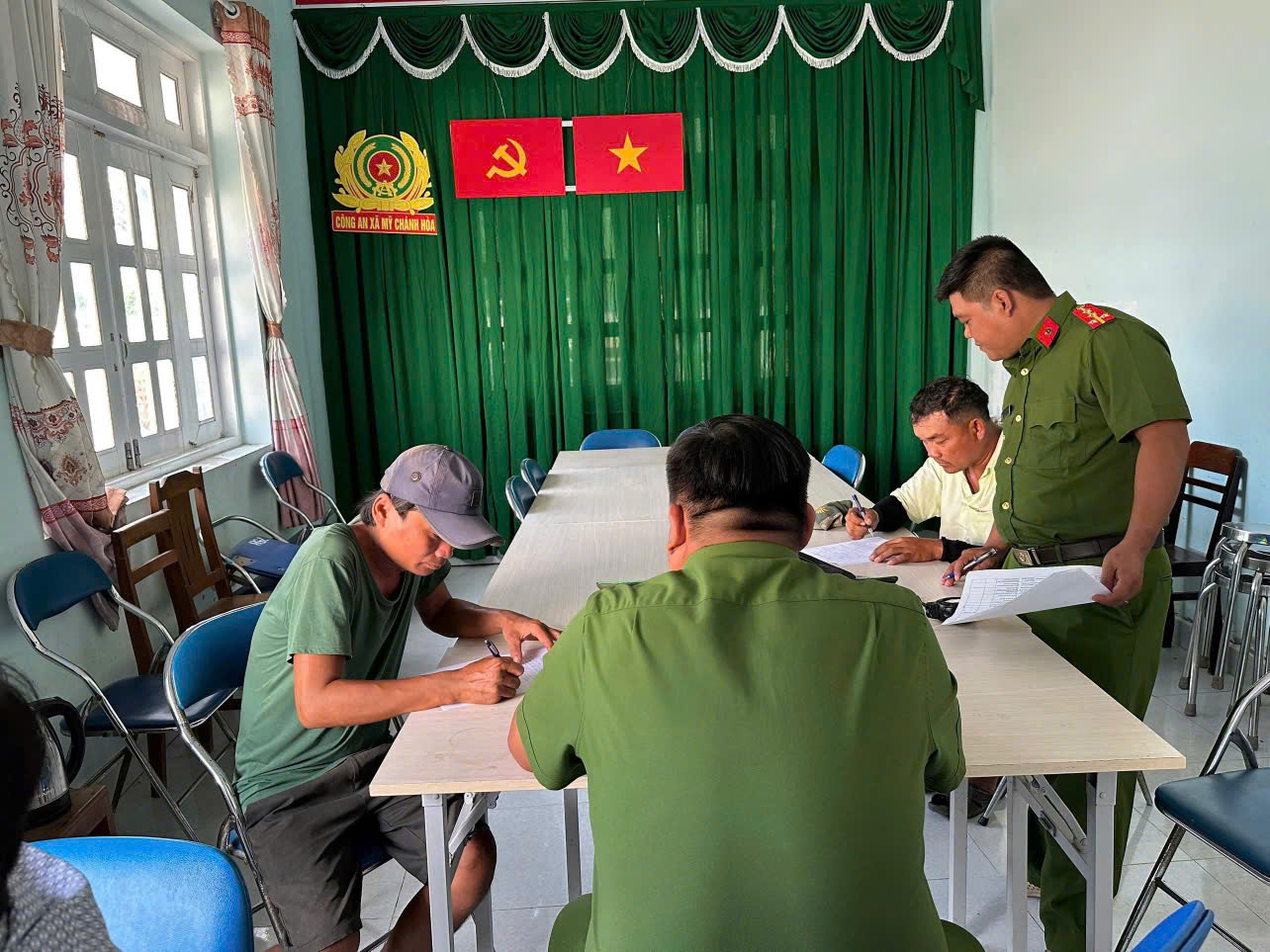 KÝ CAM KẾT 2