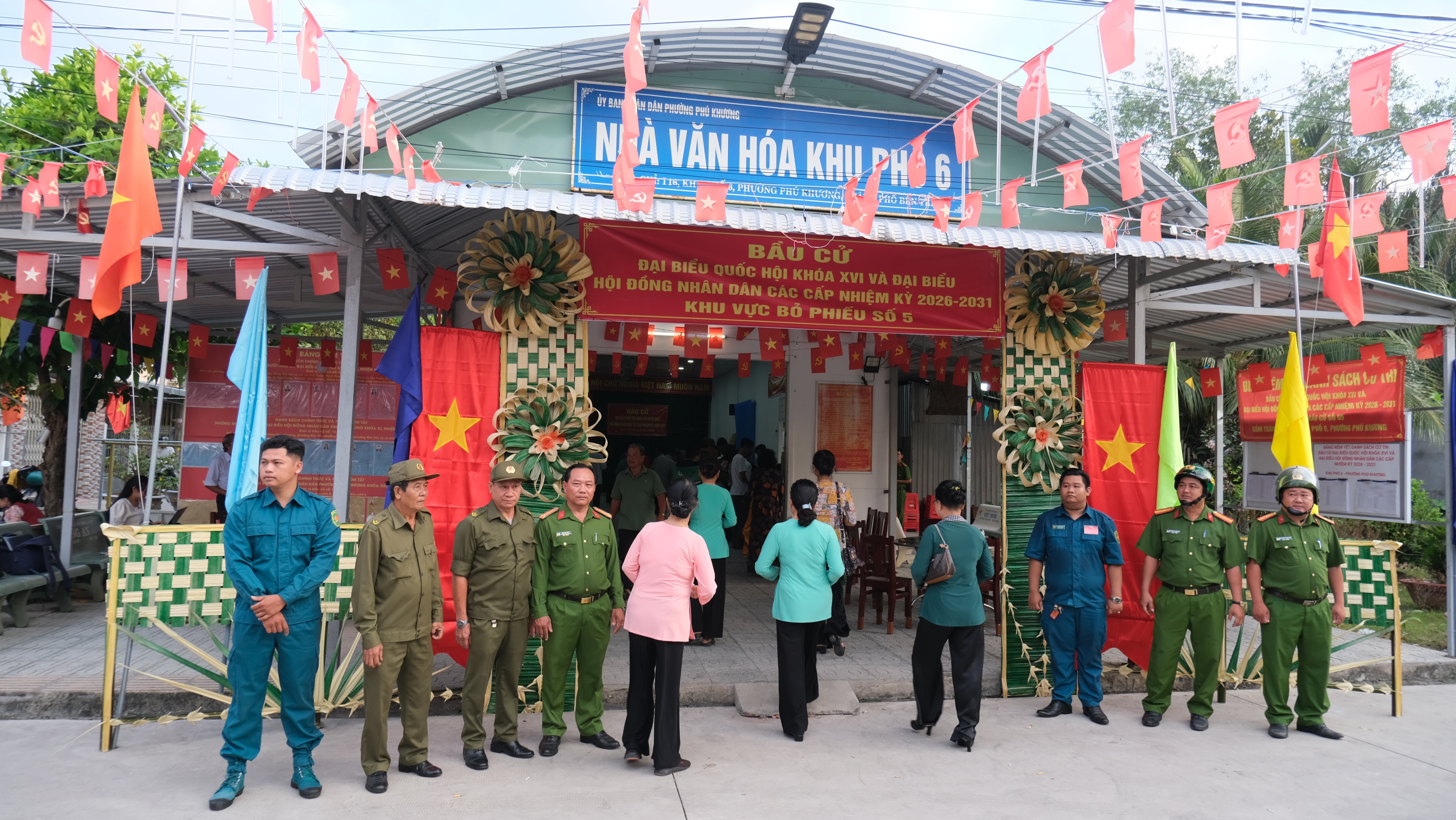 Lực lượng tham gia bảo vệ ANTT cở sở phường Phú Khương tham gia giữ gìn ANTT bầu cử Đại biểu Quốc hội và HĐND các cấp