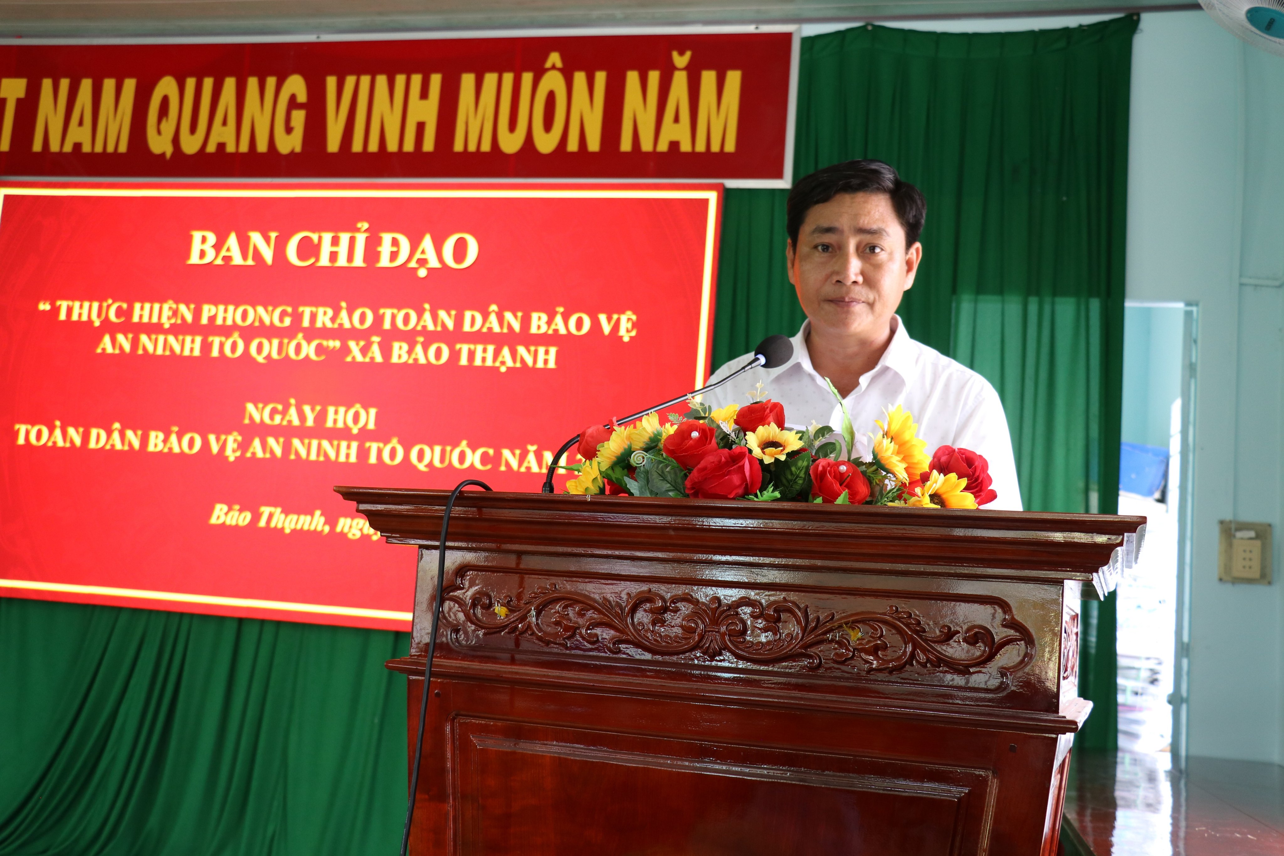 Ông Lê Văn Vũ Thanh , Phó Chủ tịch Ủy ban nhân dân xã phát biểu chỉ đạo ngày hội
