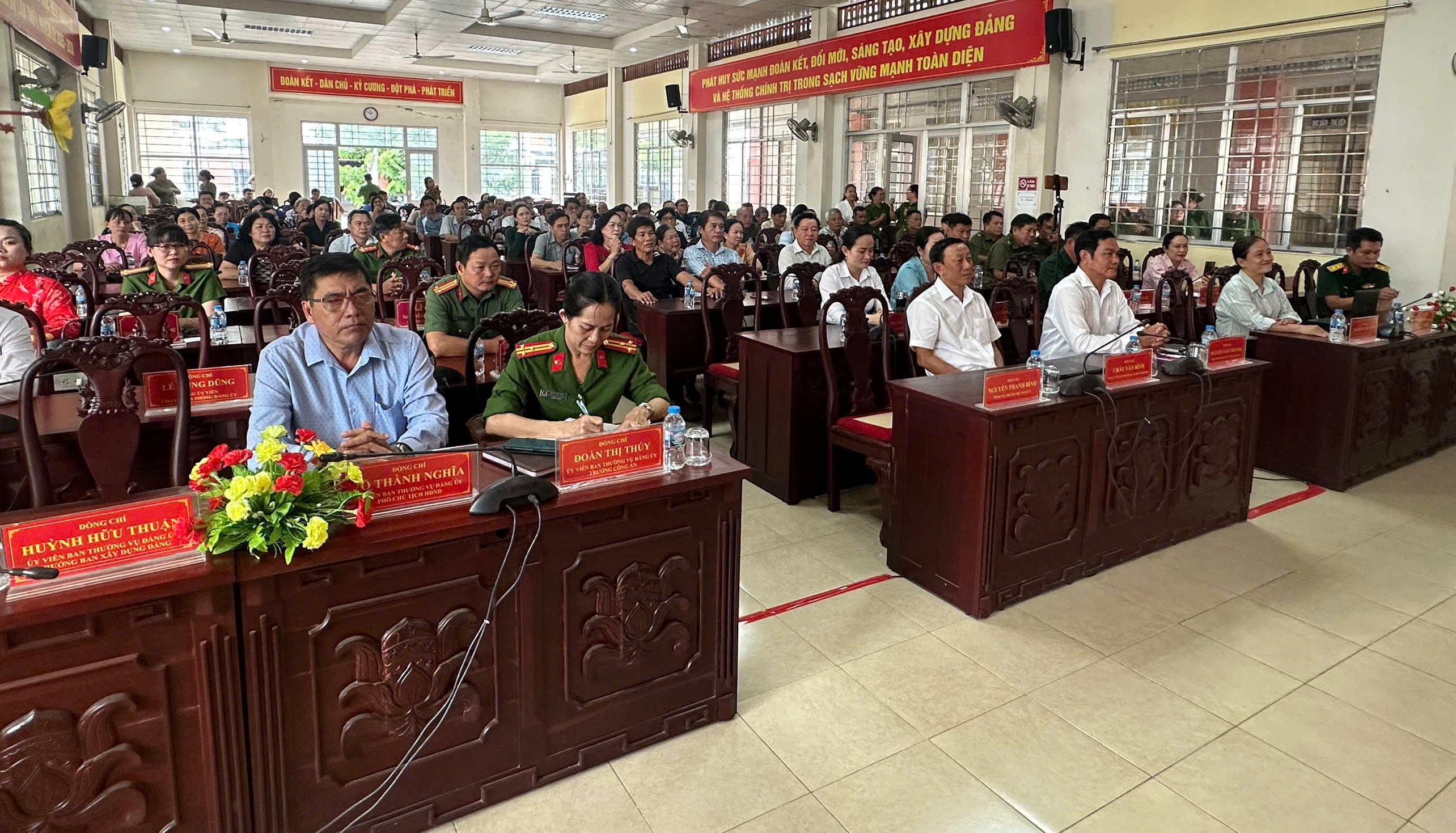 Quang cảnh hội nghị